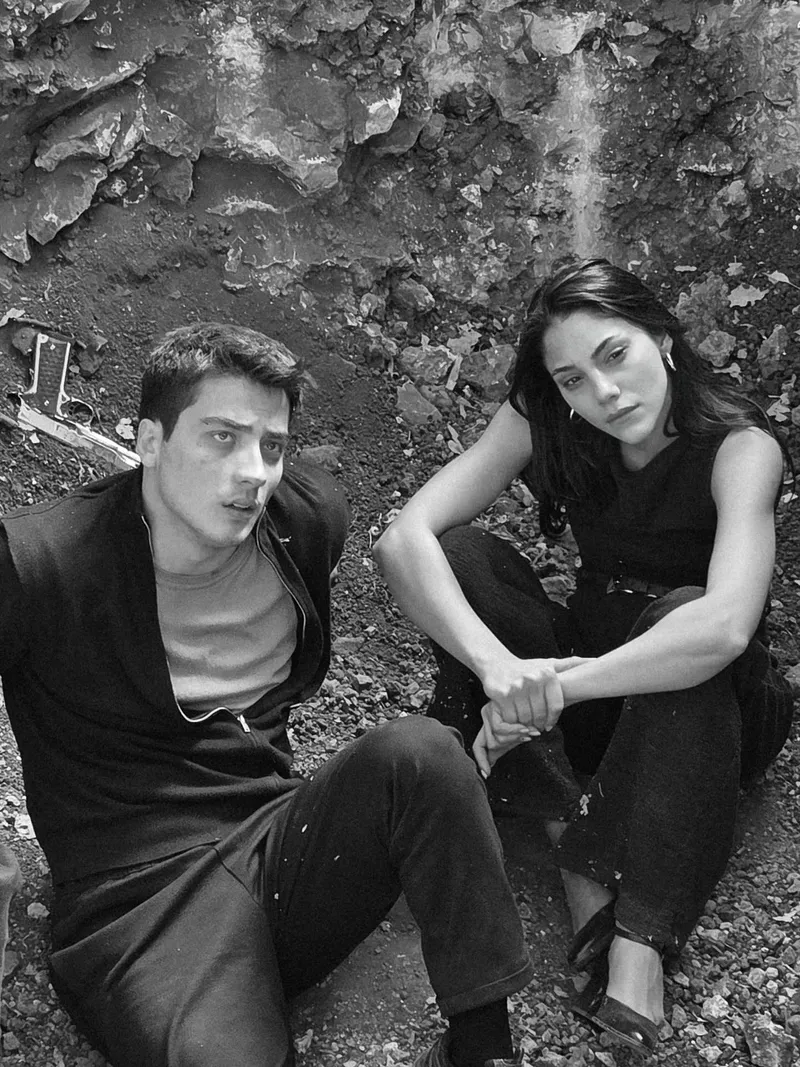 0X0 Dilin Doger Ve Atakan Ozkaya Sevgili Mi Iste Kafa Karistiran O Fotograf 1771918717862