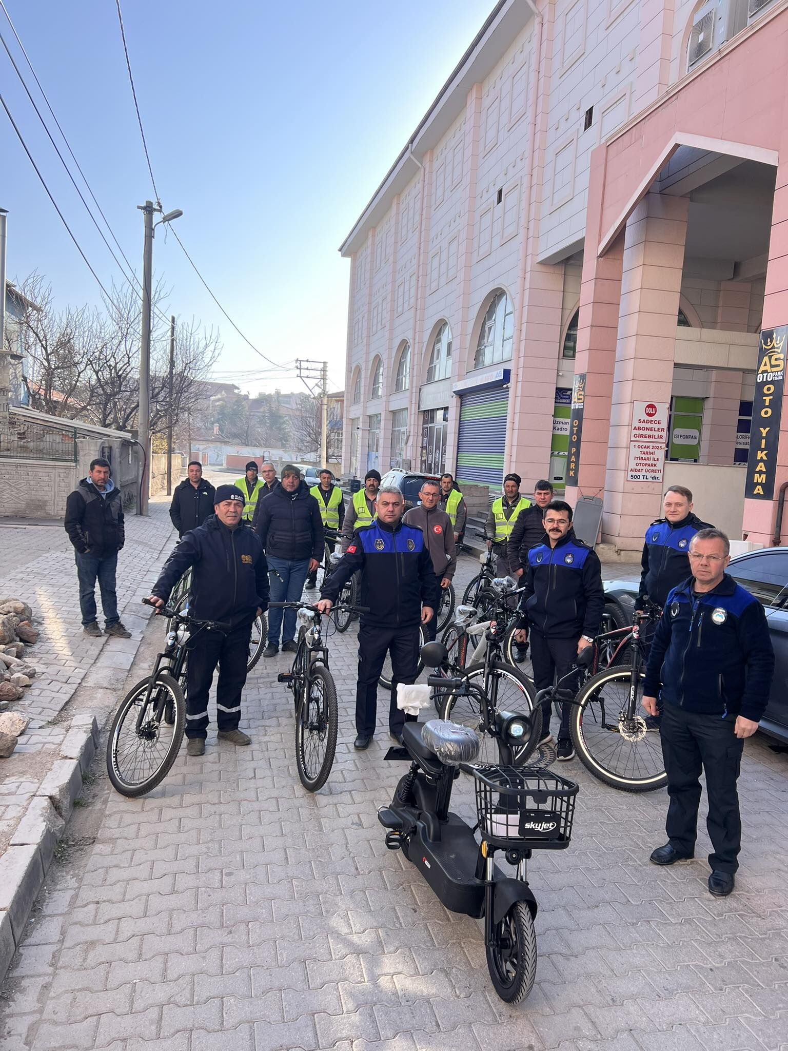 653900833 905711772216385 7289647452583962806 N