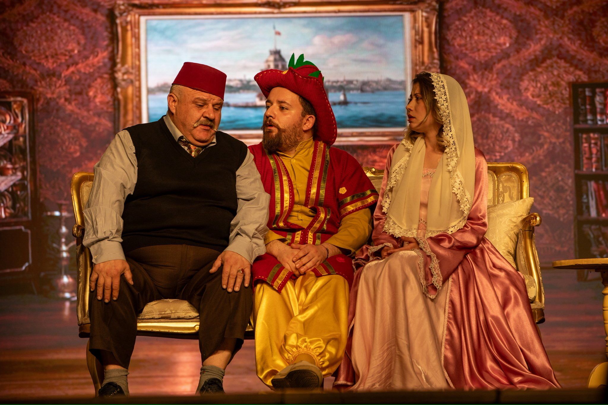 Afyon Beledi̇yesi̇ni̇n Yeni̇ Oyunu Gala Gecesi̇nde Parladi (2)