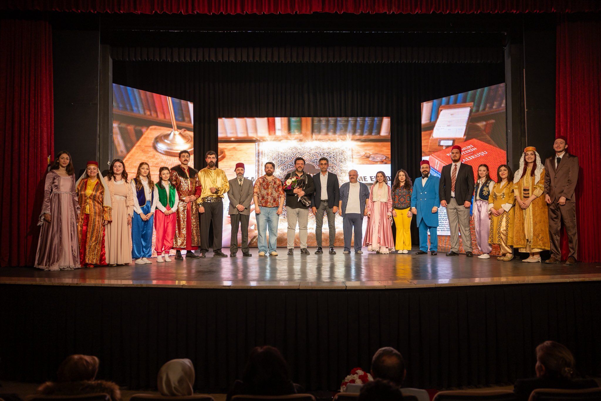 Afyon Beledi̇yesi̇ni̇n Yeni̇ Oyunu Gala Gecesi̇nde Parladi (5)