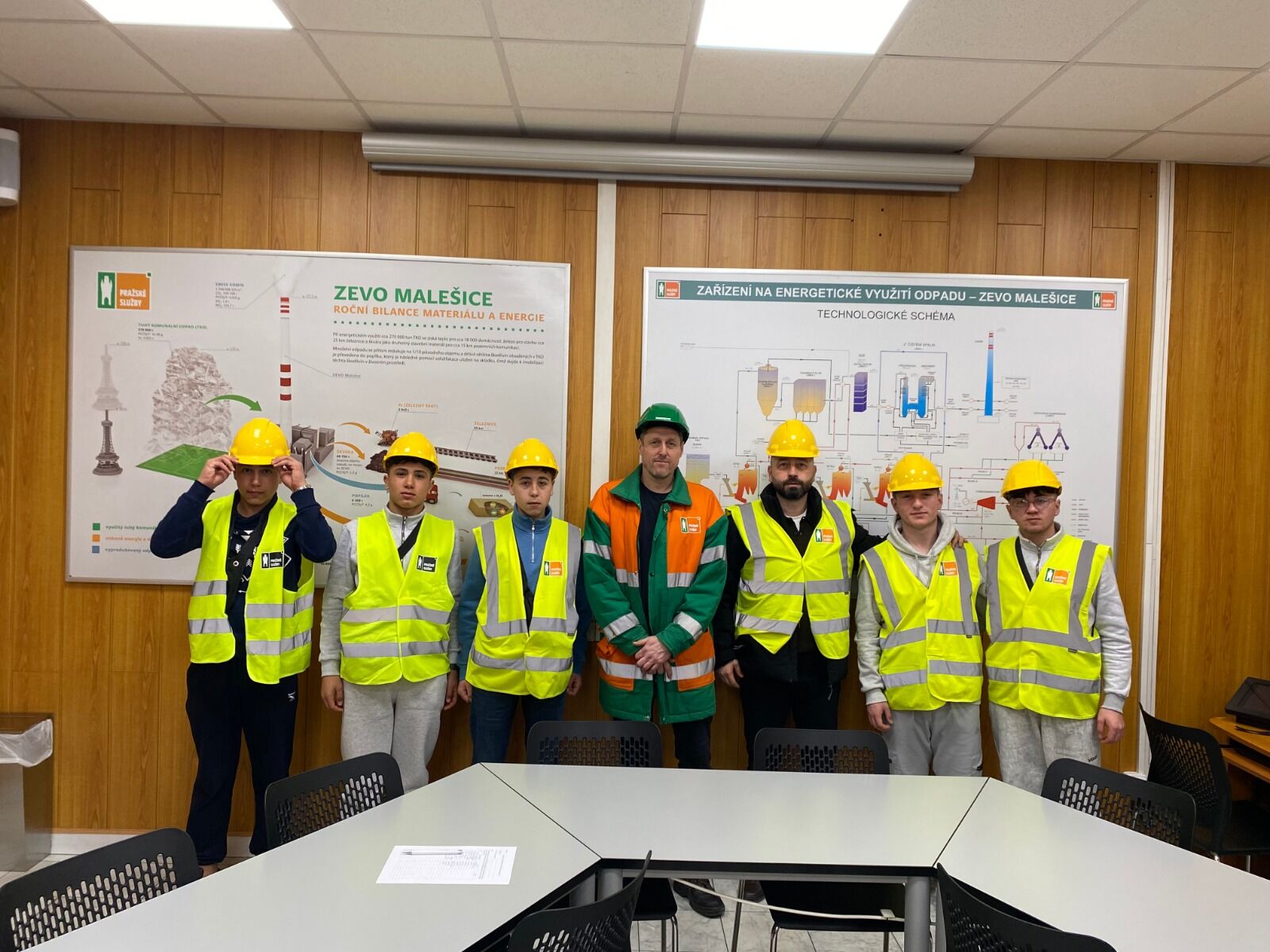 Afyonkarahi̇sar’da Öğrenci̇ler Avrupa’da Eği̇ti̇m Aldi3