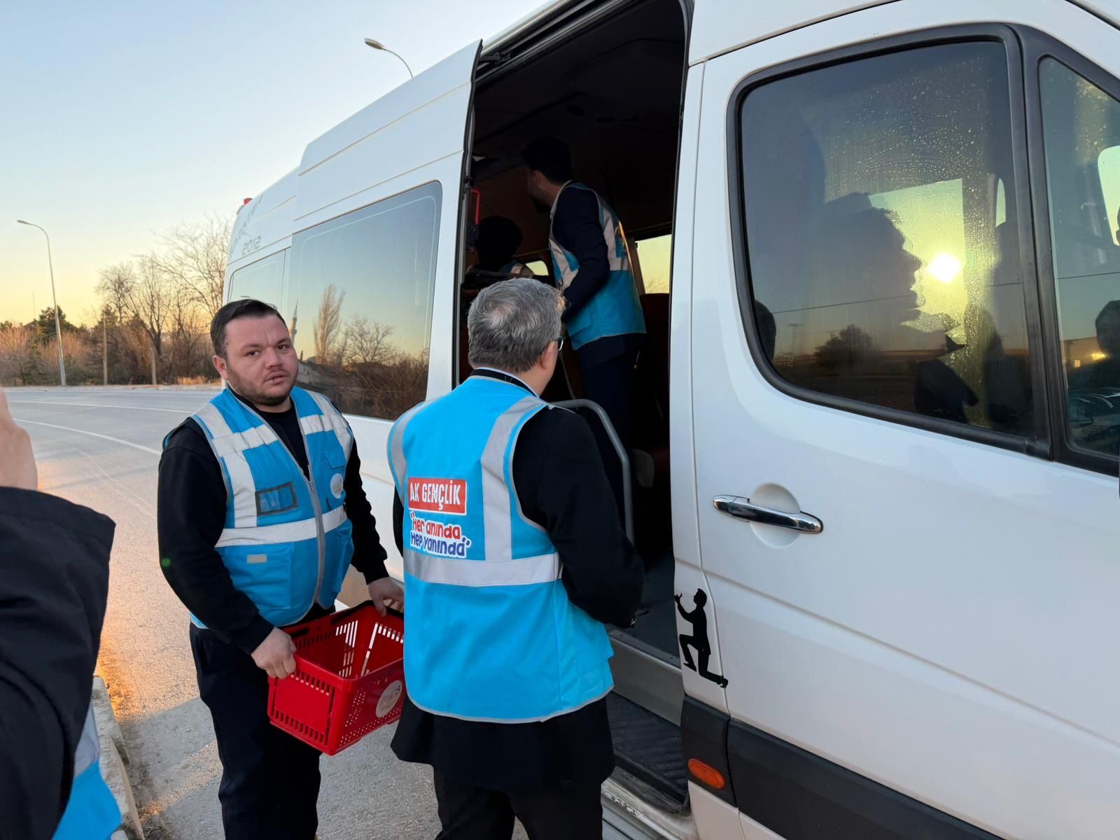 Ak Parti̇ Heyeti̇ İhsani̇ye’de Ramazan Programlarinda Vatandaşlarla Buluştu (15)