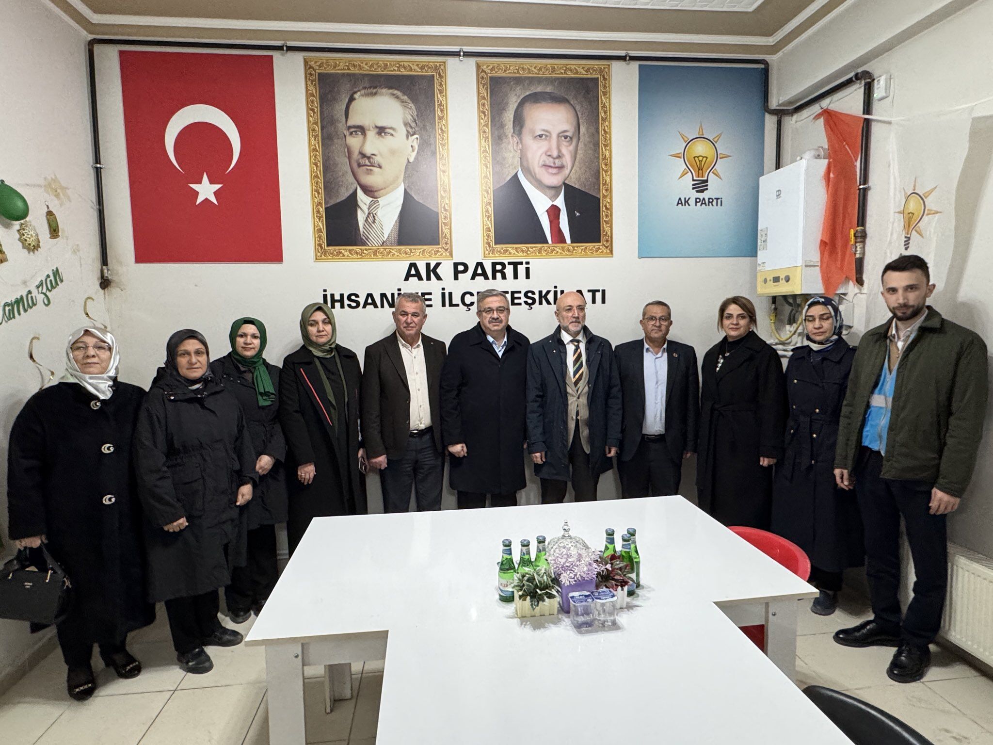 Ak Parti̇ Heyeti̇ İhsani̇ye’de Ramazan Programlarinda Vatandaşlarla Buluştu (4)