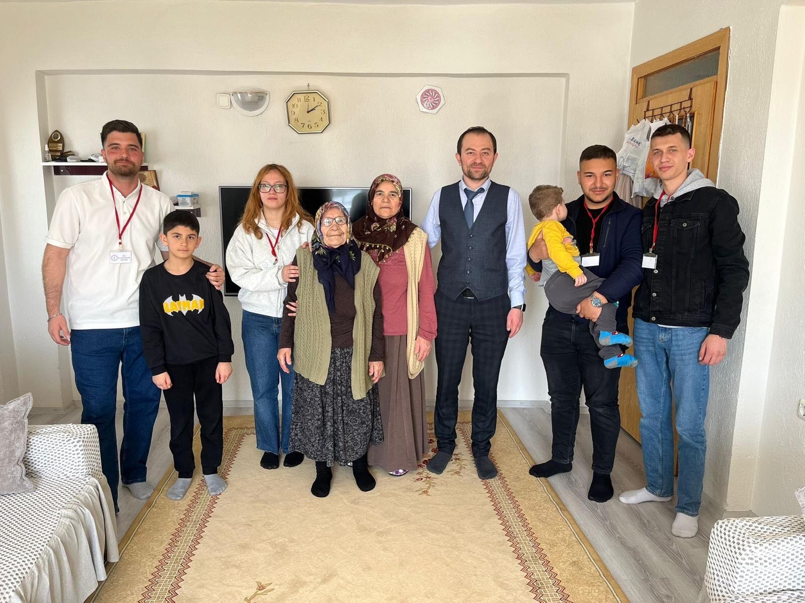 Akü Öğrenci̇leri̇nden Şehi̇t Ai̇leleri̇ Ve Gazi̇lere Anlamli Zi̇yaret (1)