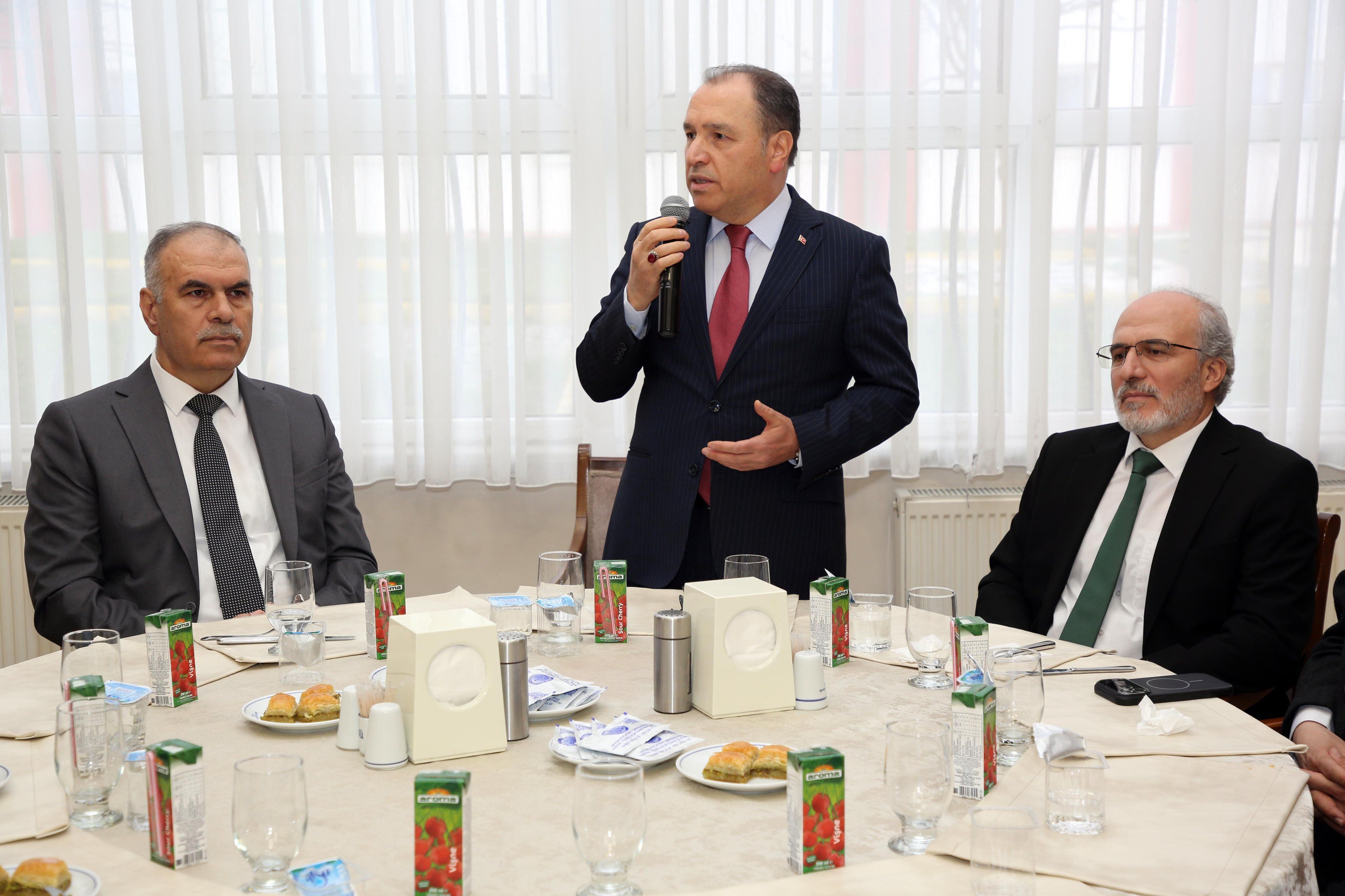 Akü’de Geleneksel Bayramlaşma Töreni̇ Düzenlendi̇ (6)