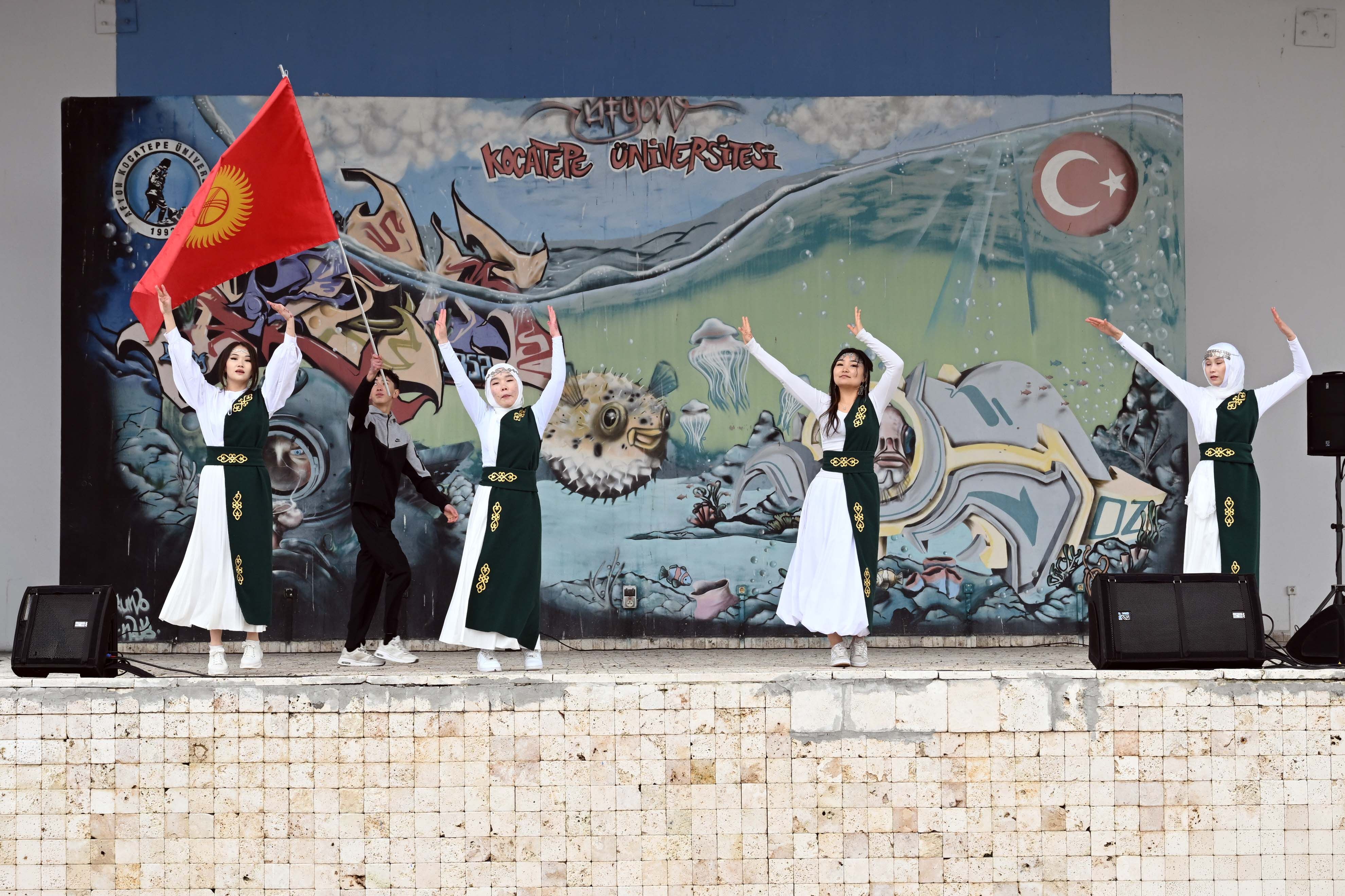 Akü’de “Türk Dünyasi Nevruz Bayrami” Coşkuyla Kutlandi (9)