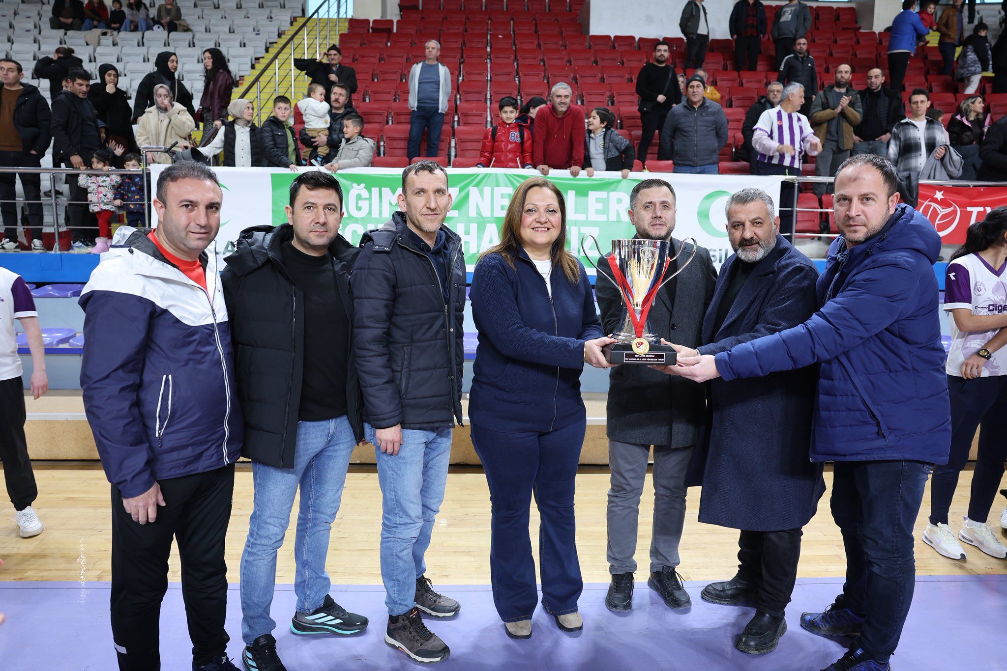 Anadolugücü Kupayı Başkan Köksal’a Takdim Etti2