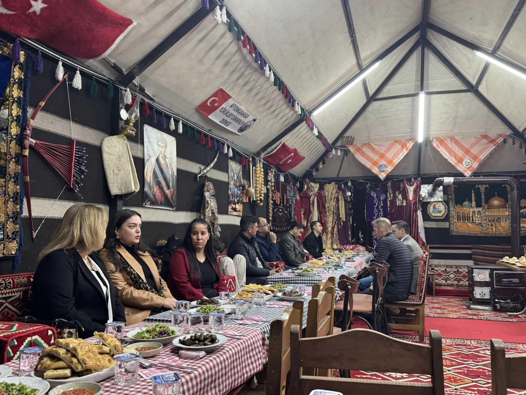 Başkan Bodur Şehi̇t Ai̇lesi̇ni̇n İftar Sofrasinda2-1