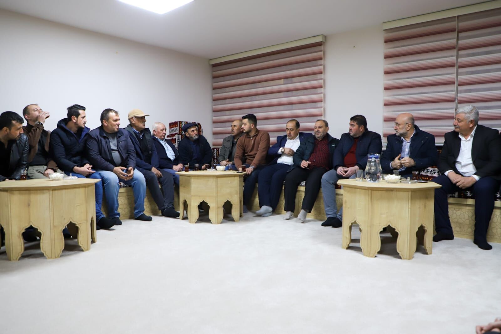 Başkan Şahi̇n Işiklar’da Vatandaşlarla İftar Sofrasinda Buluştu (3)