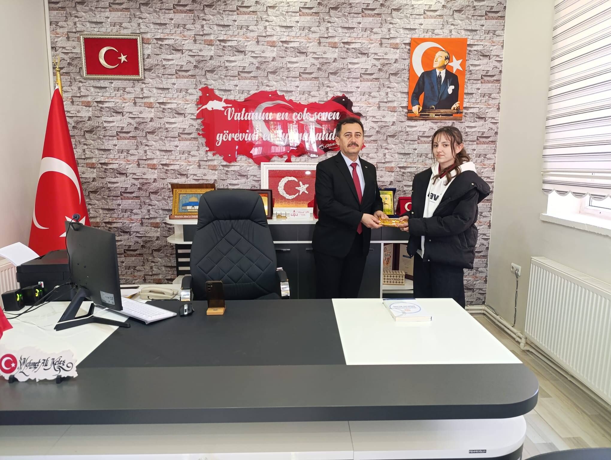 Bolvadi̇n’de Gururlandiran Başari Safahat Temali Afi̇şte Bi̇ri̇nci̇li̇k (1)