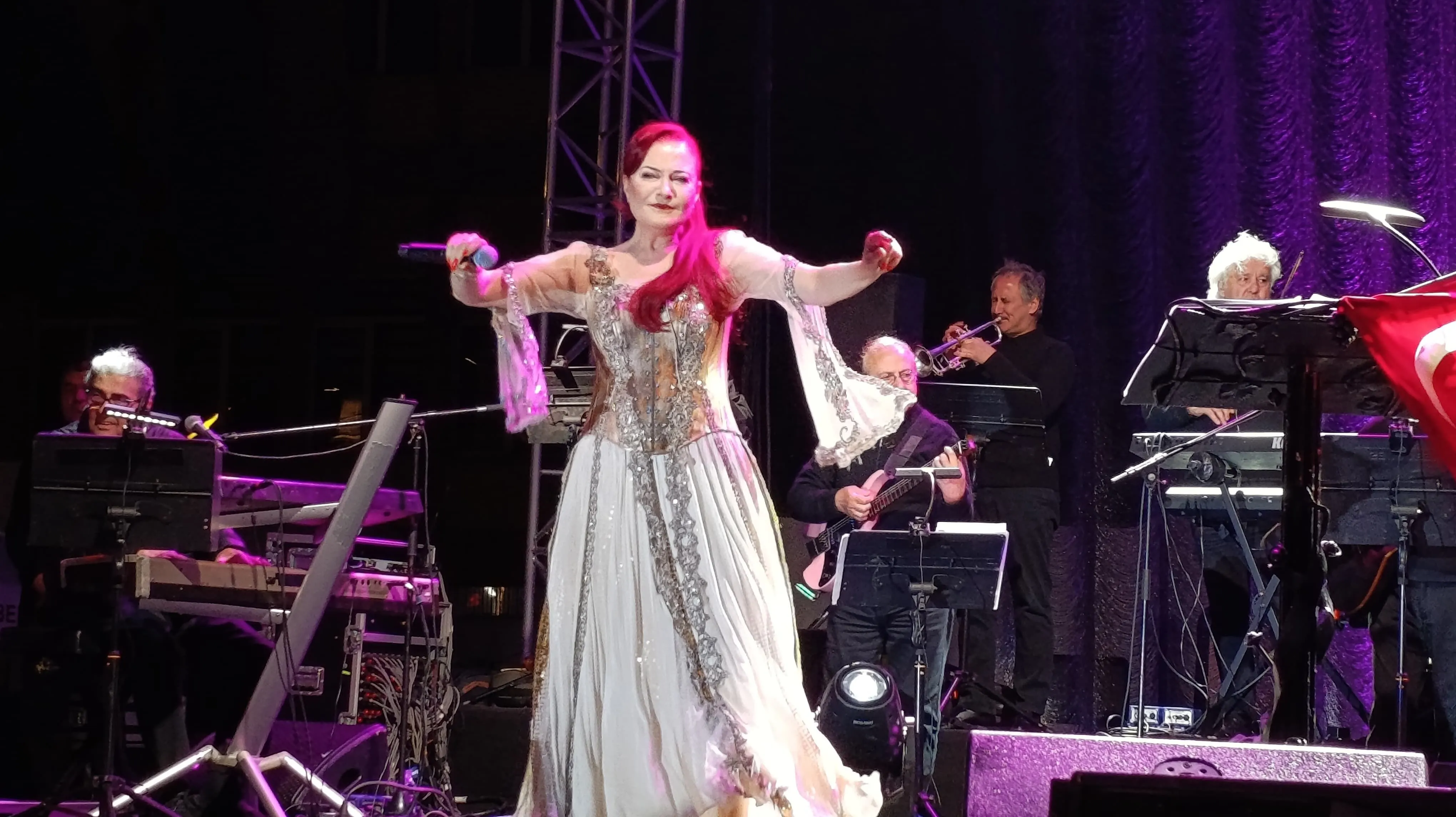 E87Fb689 4007 4Cfa 8Caa C0Ea821Ec915-1