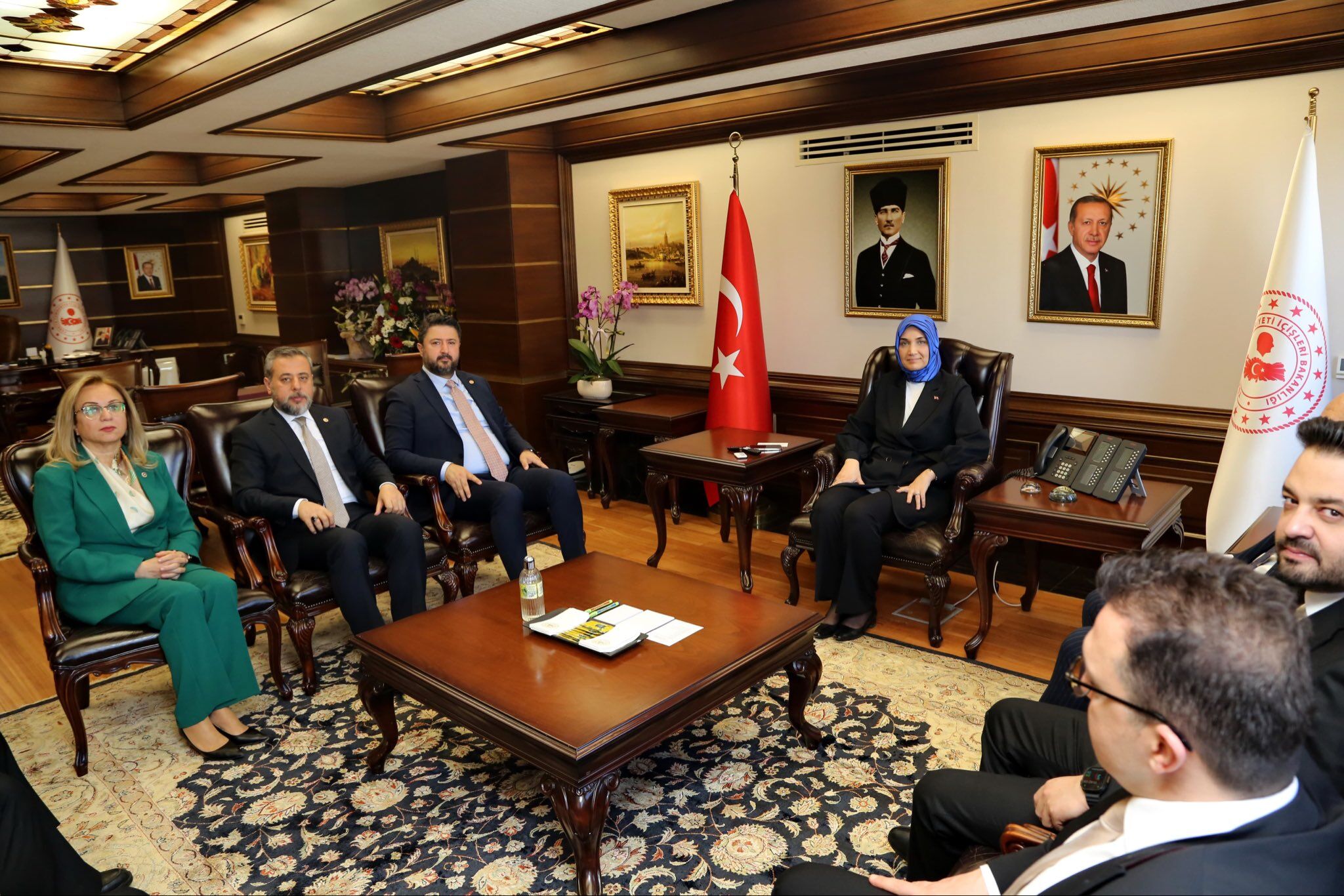 H Cb Lvc O Xg A Anj U0-1