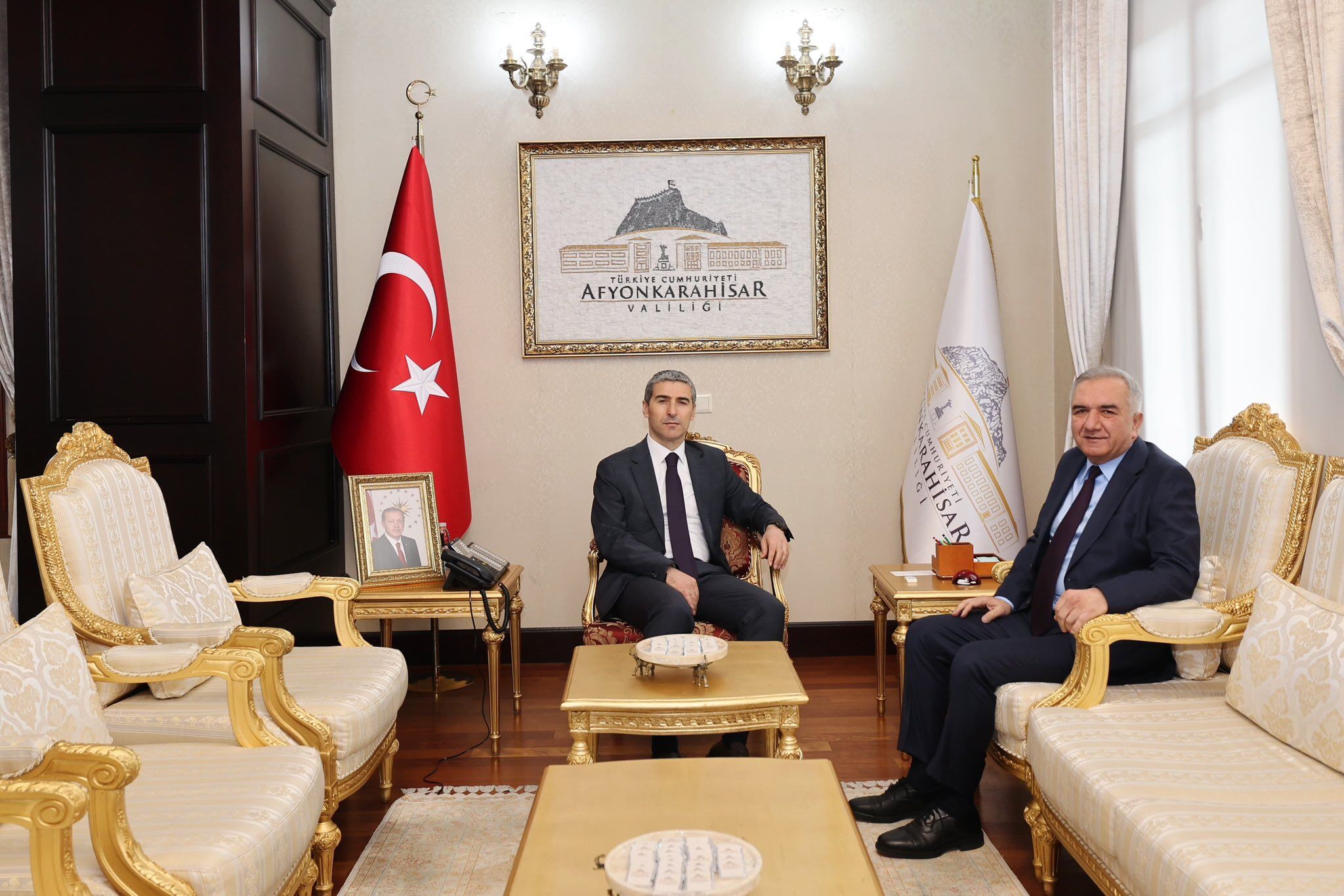 H E F F Ry W Y A A04Ht