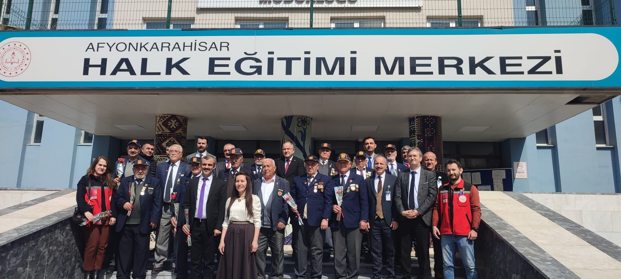 İhti̇yar Deli̇kanlilar El Emeği̇ni̇ Sanata Dönüştürüyor (1)