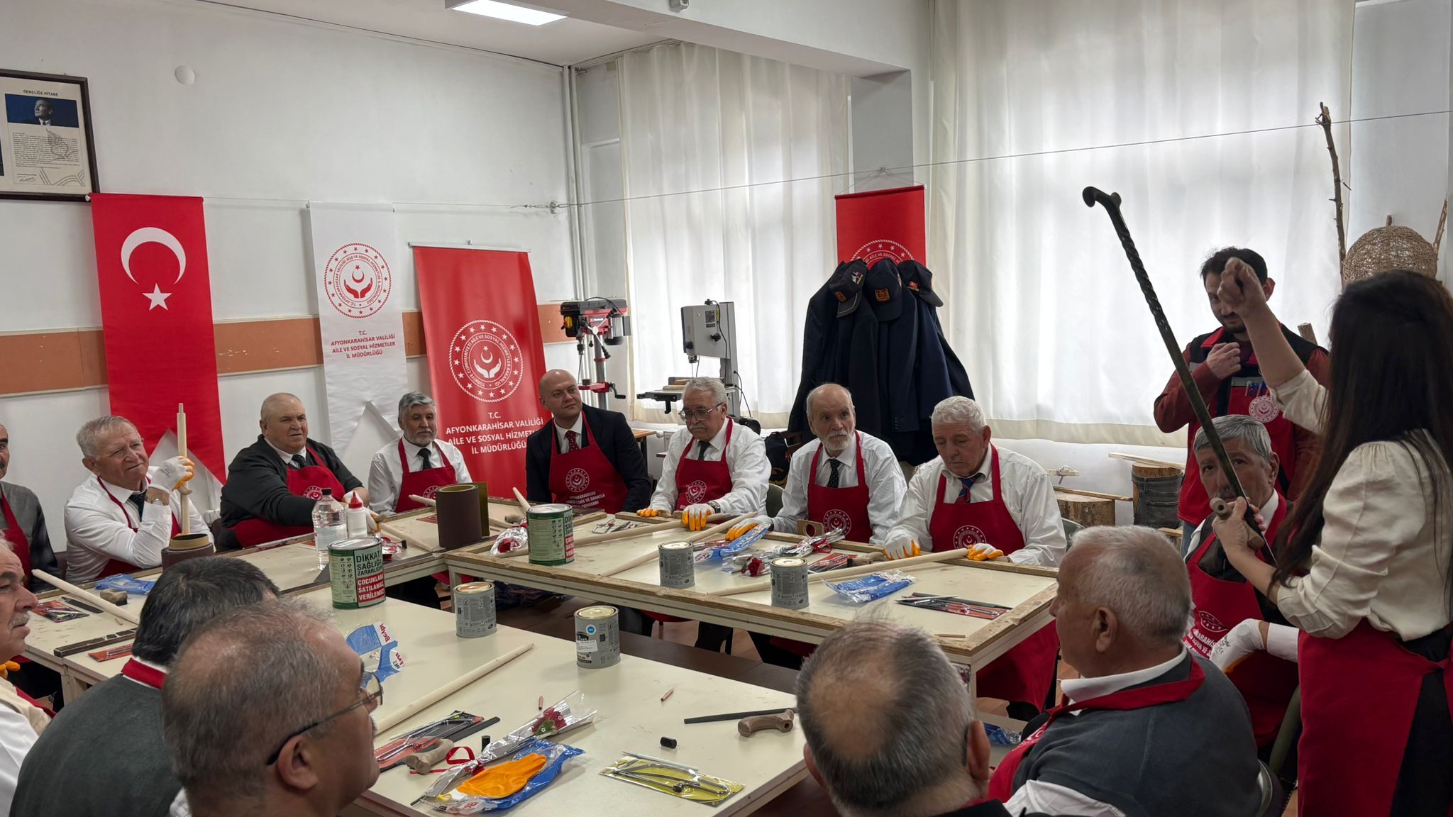 İhti̇yar Deli̇kanlilar El Emeği̇ni̇ Sanata Dönüştürüyor (3)