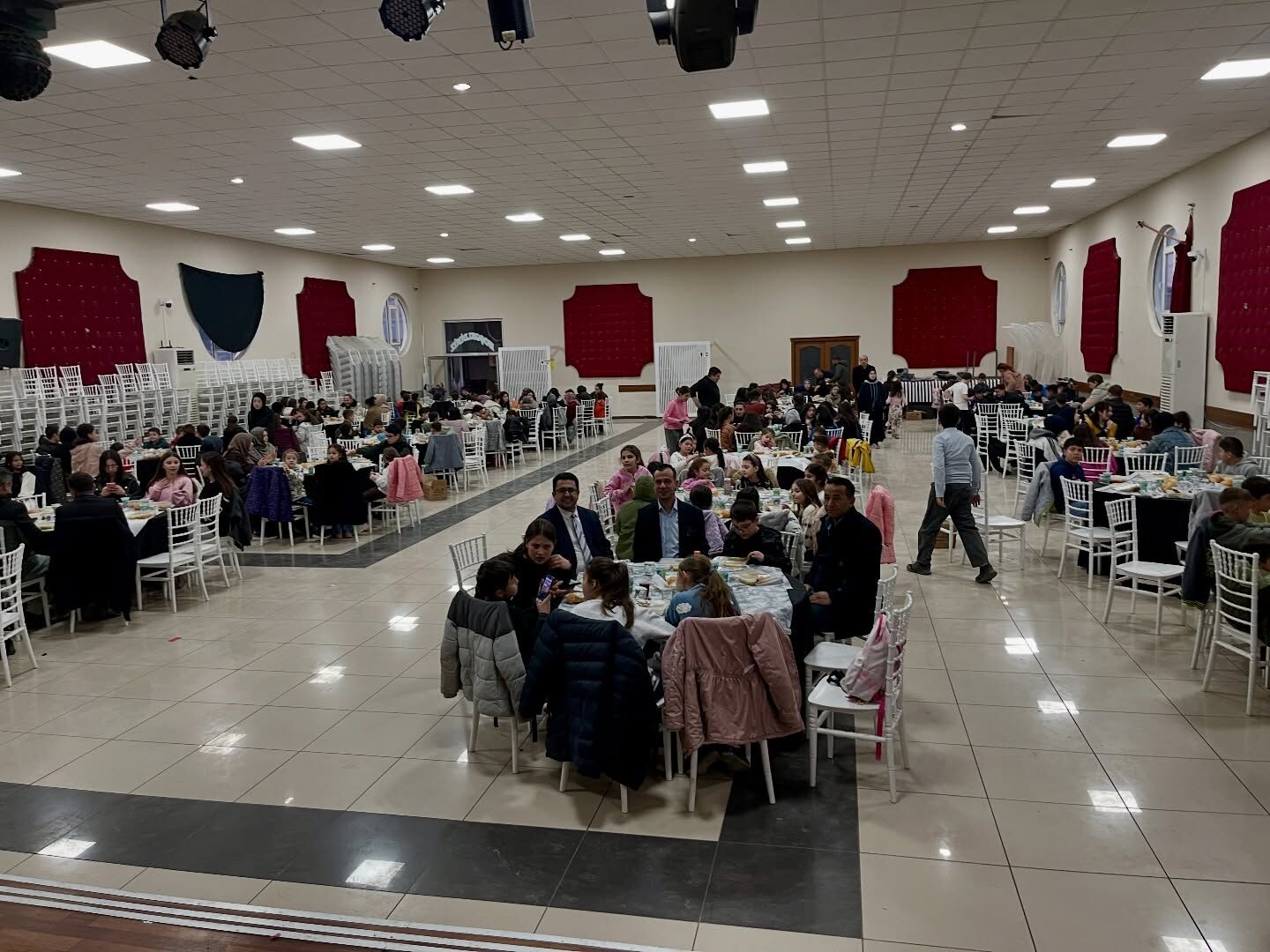 Kaymakam Ocuklarla Aynı Sofrada 2