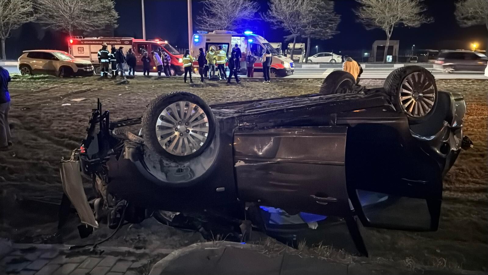 Kütahya Afyon Yolunda Kaza Otomobi̇l Takla Atti (4)