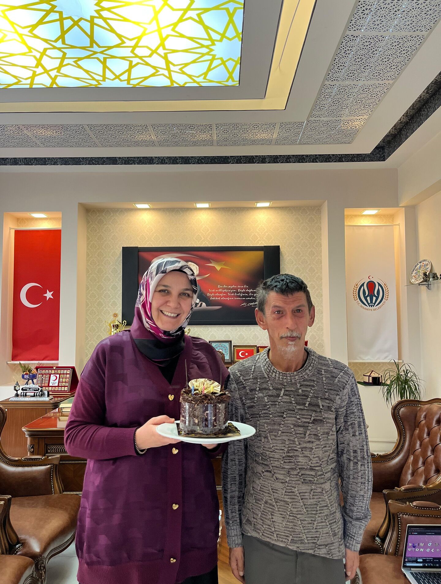 Mevlüt’e Pasta Eşli̇ği̇nde Sürpri̇z Doğum Günü Kutlamasi (1)