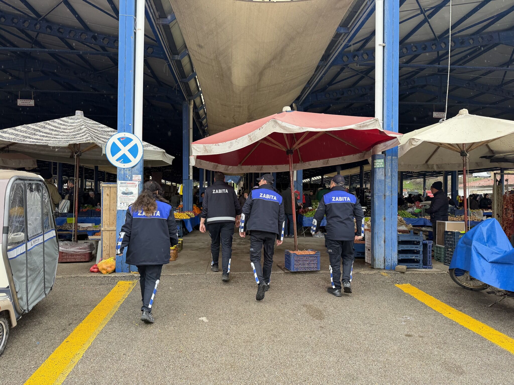 Sandikli Beledi̇yesi̇ Pazarda Deneti̇m Gerçekleşti̇rdi̇ (1)