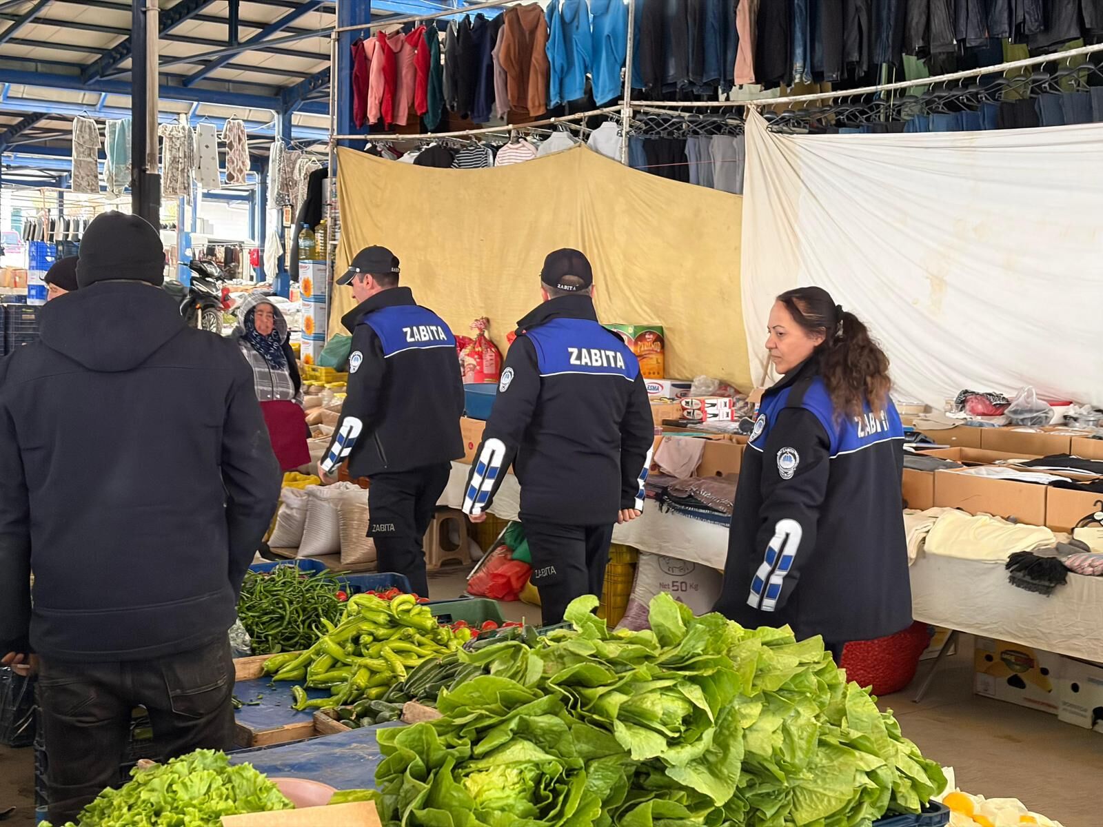 Sandikli Beledi̇yesi̇ Pazarda Deneti̇m Gerçekleşti̇rdi̇ (3)