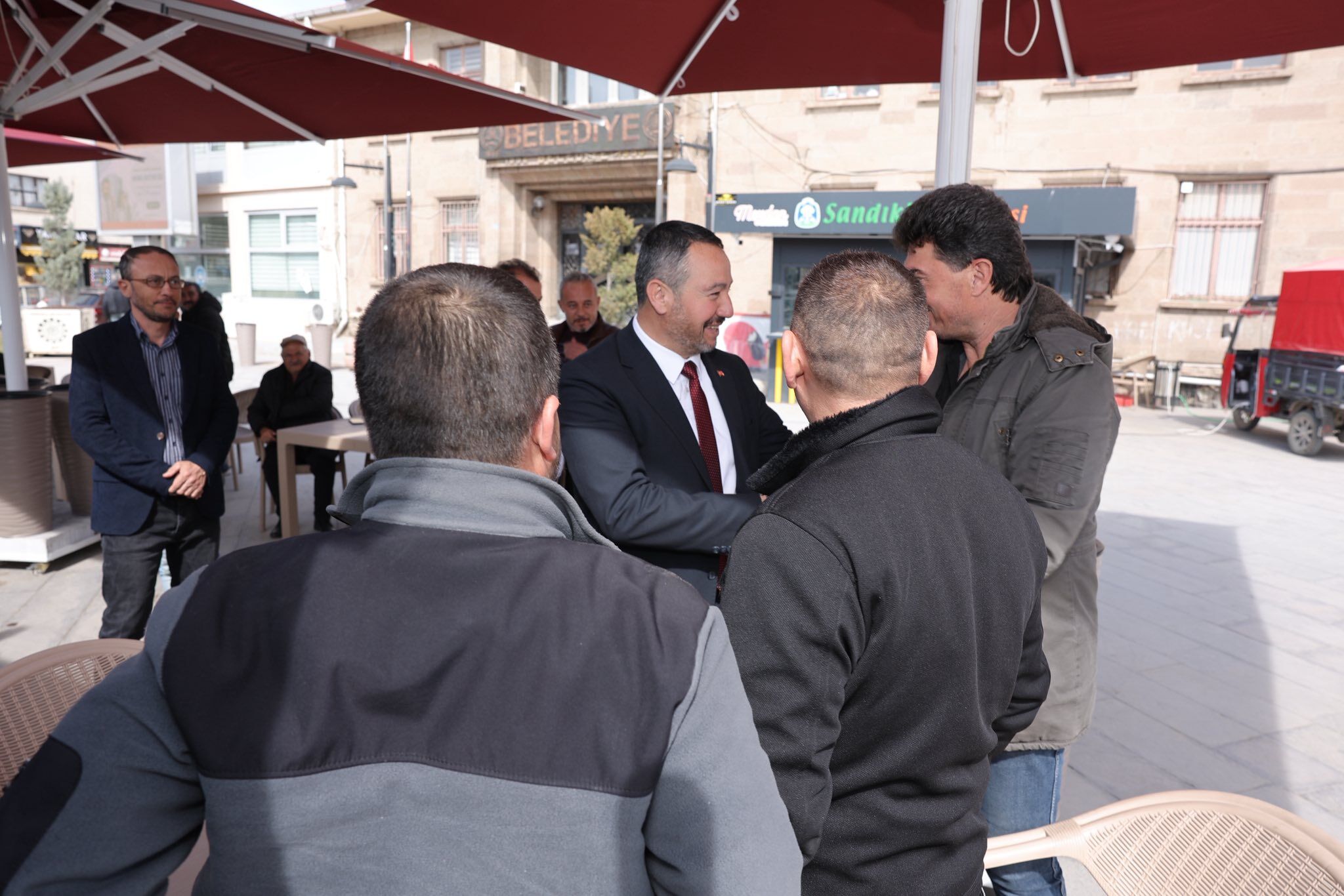 Sandikli’da Meydan Kafe’ye Yoğun İlgi̇ Başkan Öztaş Sahada İnceleme Yapti (4)