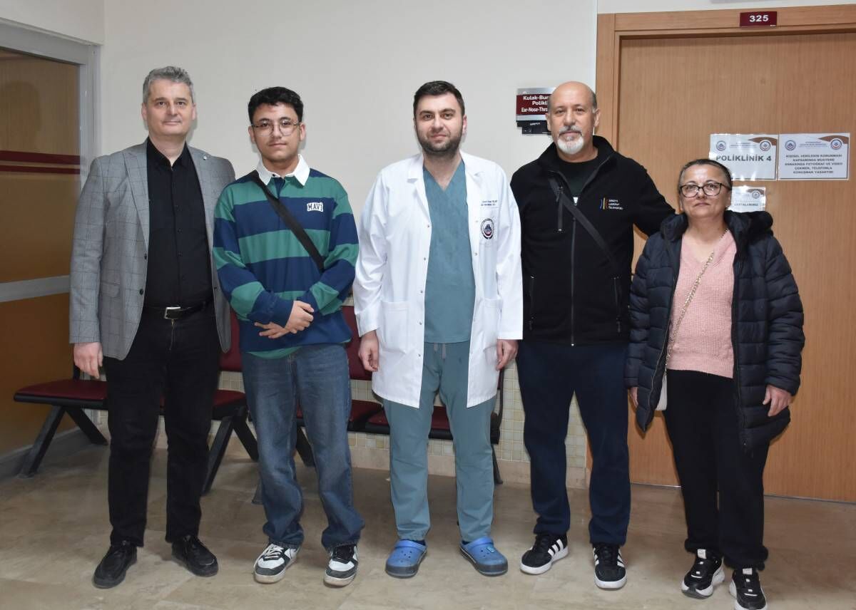 Uşakli Genç İçi̇n Umut Afsü Oldu Ri̇skli̇ Tümör Nasil Alindi (1)