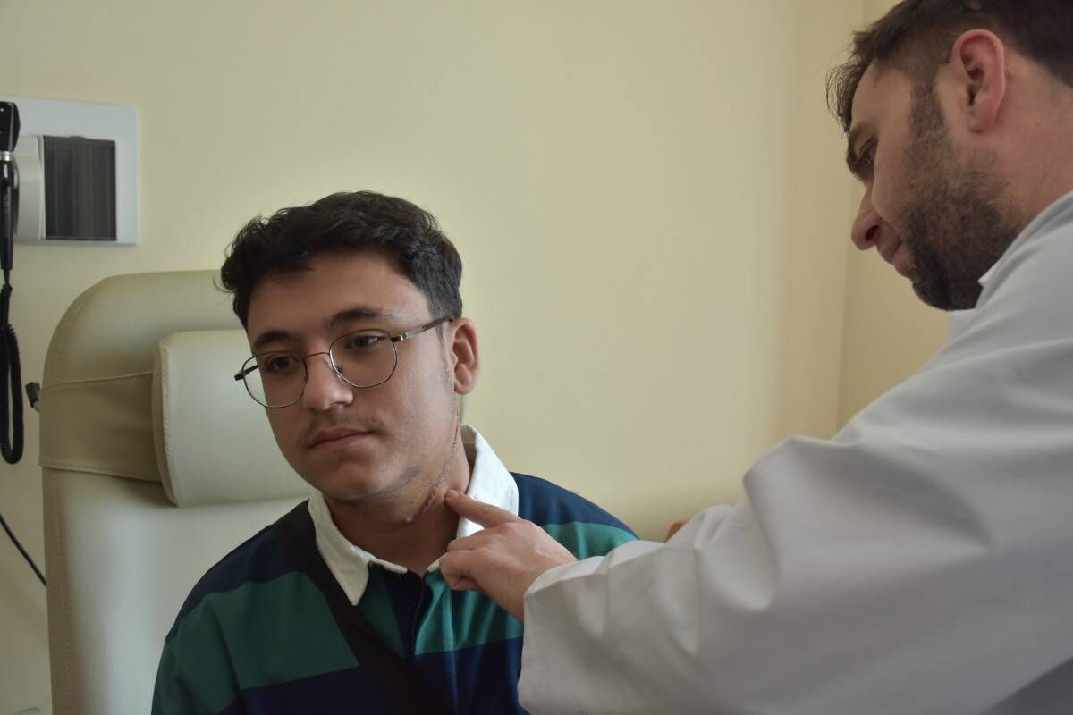 Uşakli Genç İçi̇n Umut Afsü Oldu Ri̇skli̇ Tümör Nasil Alindi (2)