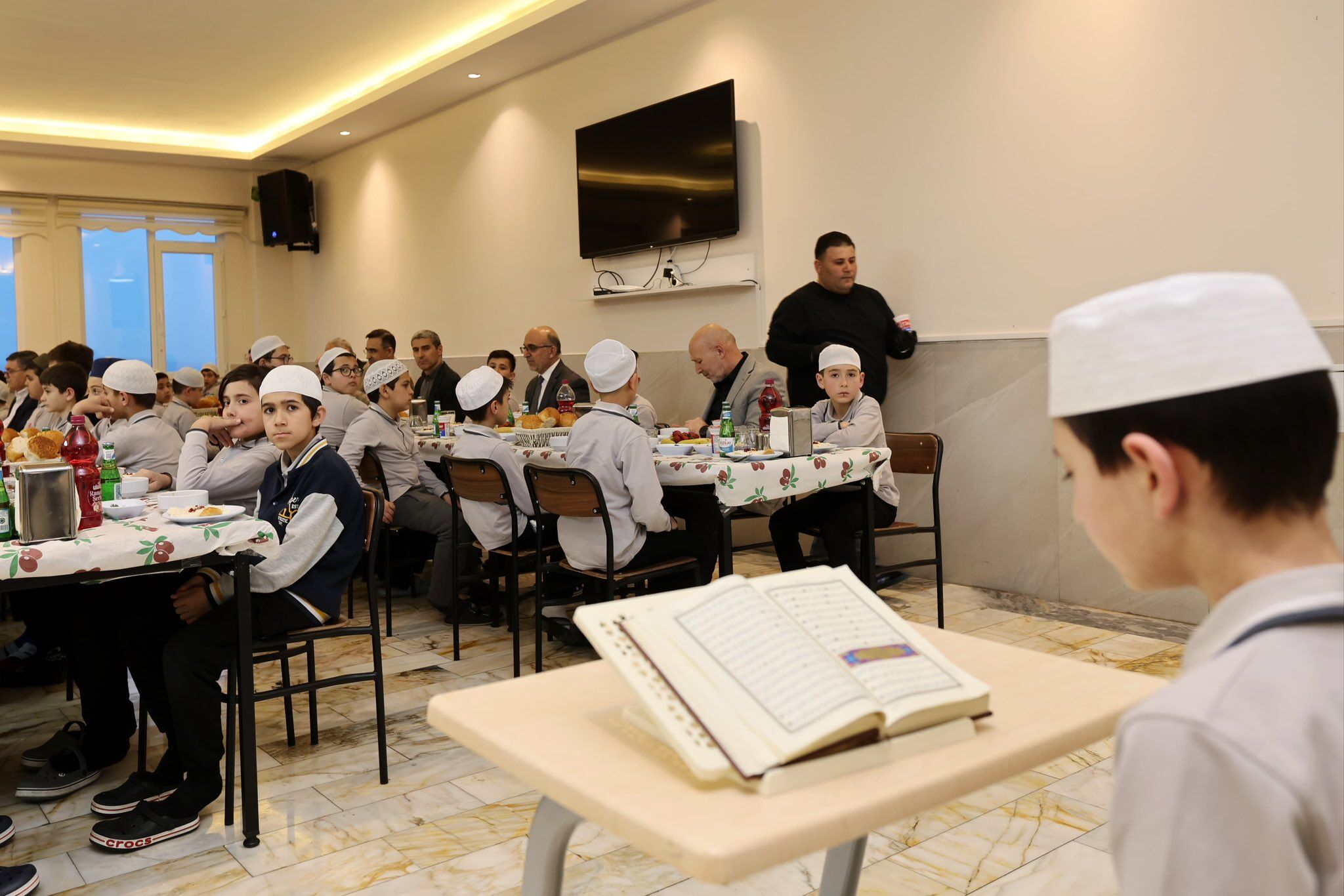 Vali̇ Aktaş, Erkmen’de Hafiz Adaylariyla İftarda Buluştu (3)