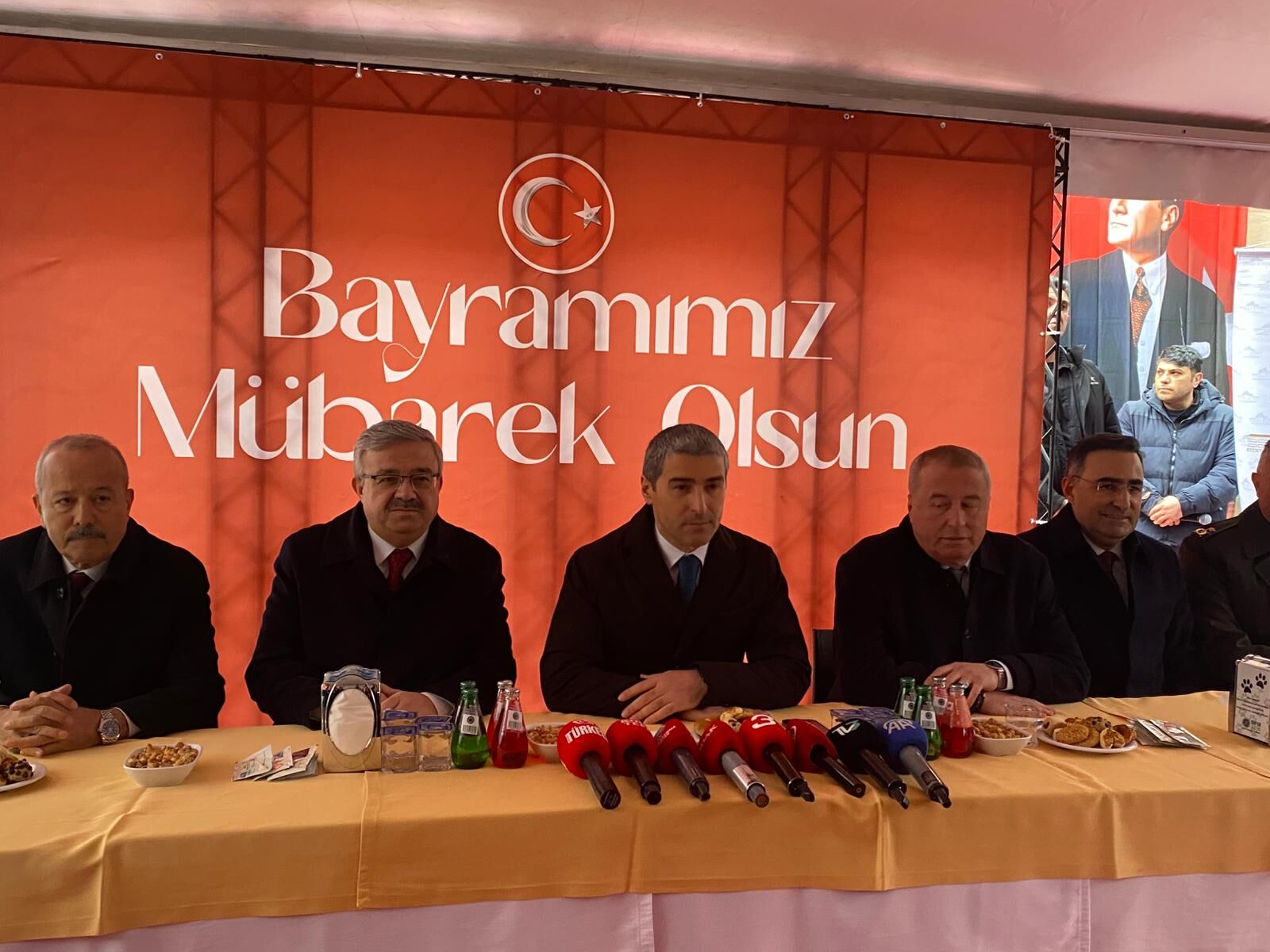 Vali̇ Ve Mi̇lletveki̇lleri̇ Taş Medrese’deki̇ Bayramlaşmada Buluştu!