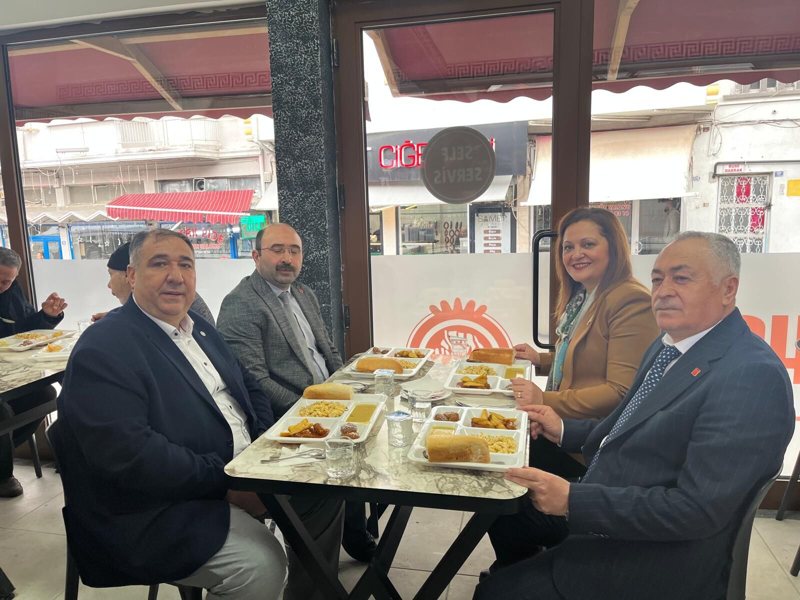 Yemek Dağitimi (10)