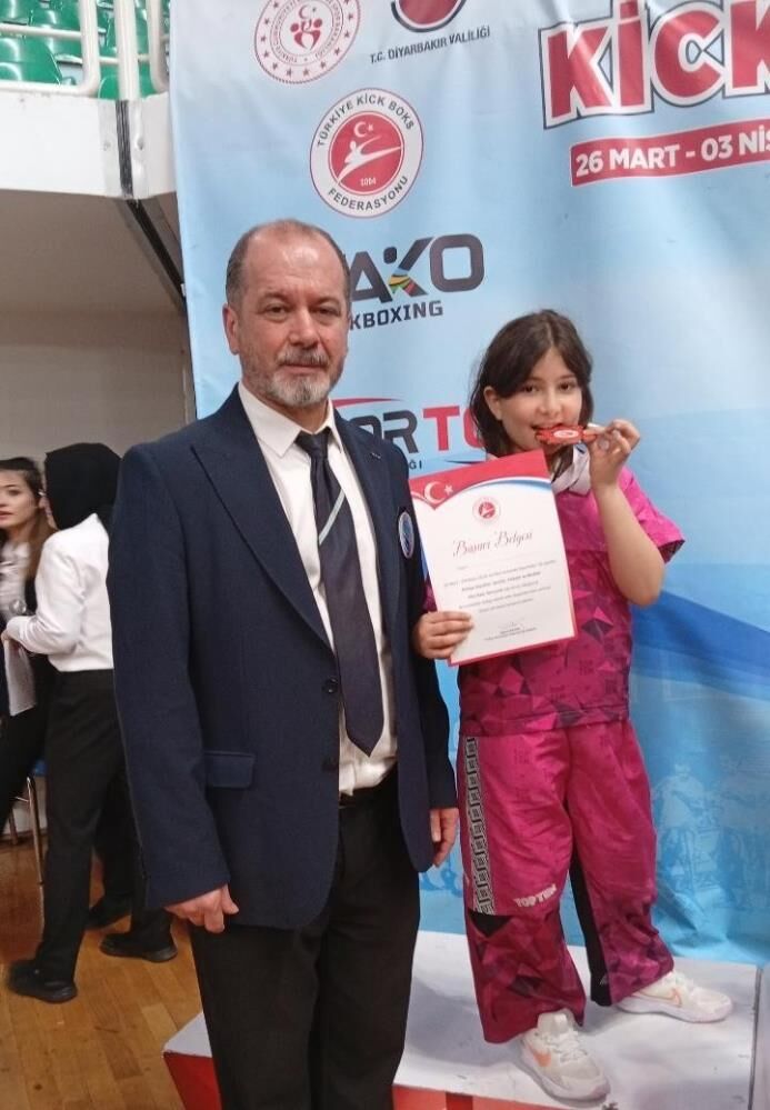 8 Yaşindaki̇ Demi̇r Yumruk Türki̇ye İki̇nci̇si̇ Oldu2