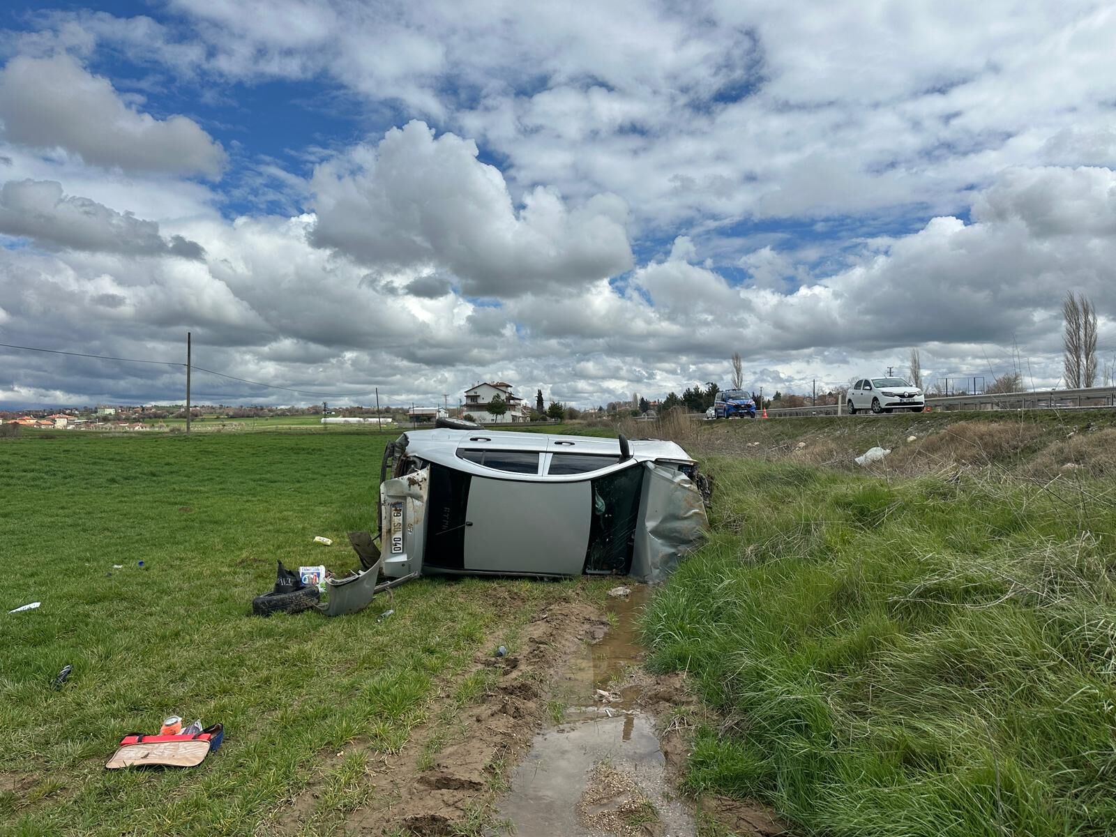 A A 20260404 41013896 41013893 U S A K T A T A R L A Y A D E V R I L E N O T O M O B I L D E K I 4 K I S I Y A R A L A N D I