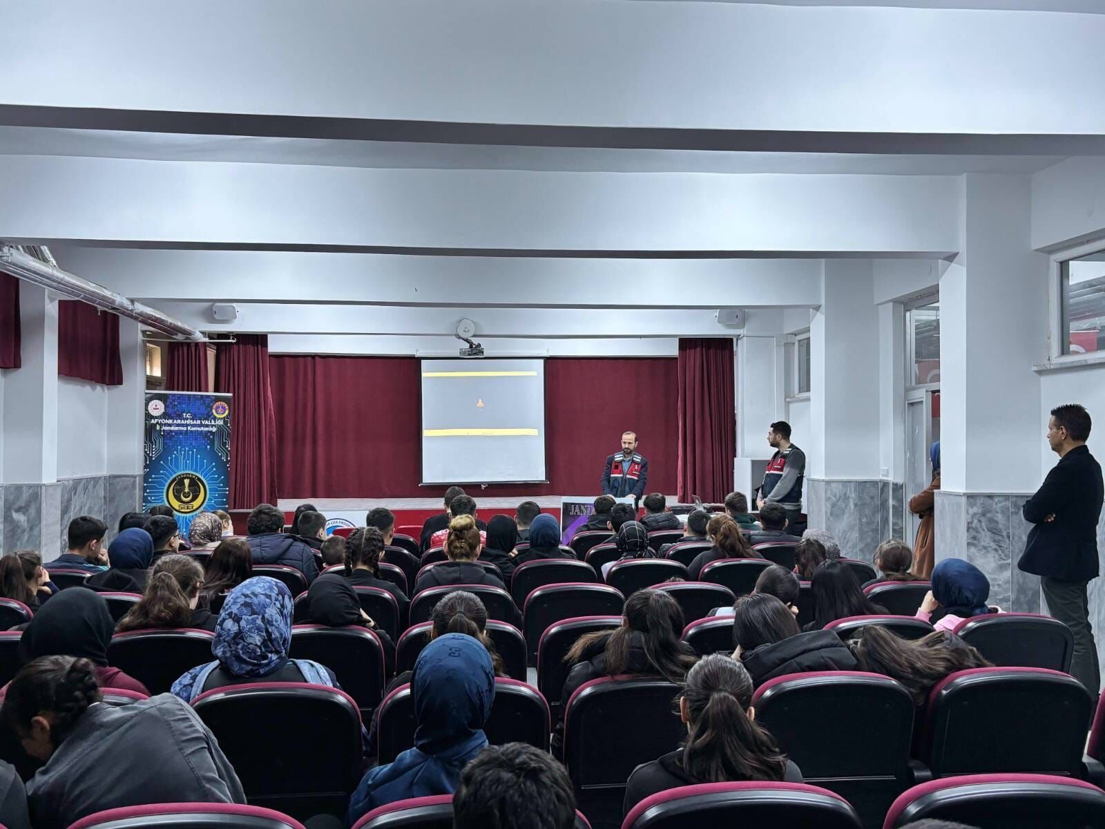 Afyon’da Si̇ber Farkindalik Ve Bi̇li̇nçlendi̇rme Eği̇ti̇mleri̇ Yoğun İlgi̇ Gördü (3)