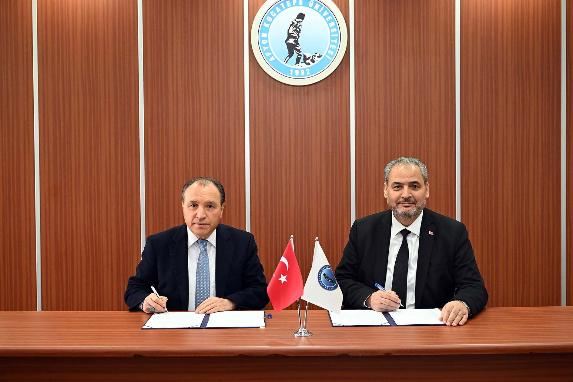 Akü İle Afsü Arasinda Akademi̇k İş Bi̇rli̇ği̇ Protokolü İmzalandi (1)