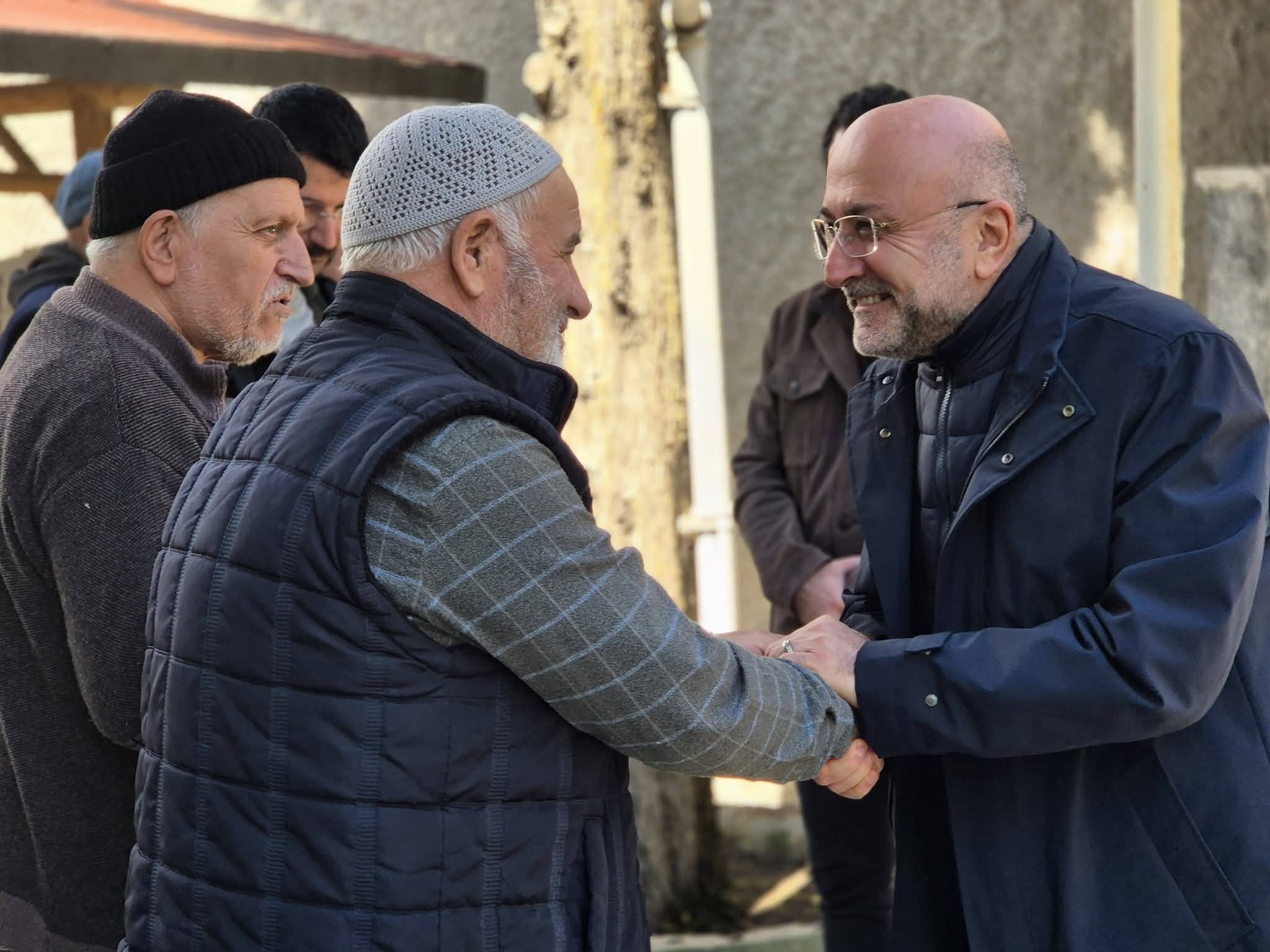 Başkan Şahi̇n Sahada Vatandaş Ve Esnafi Di̇nledi̇ (2)