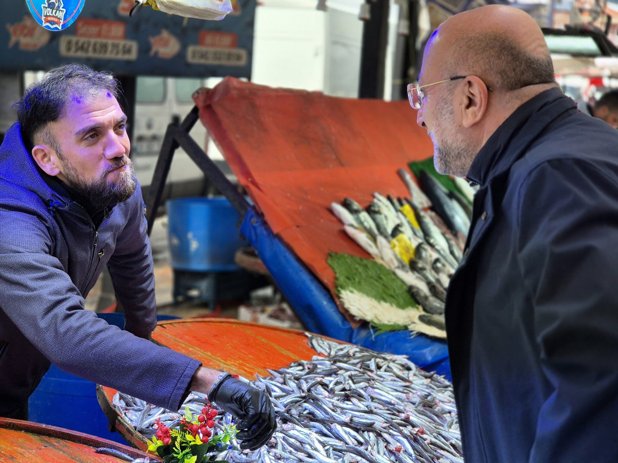 Başkan Şahi̇n Sahada Vatandaş Ve Esnafi Di̇nledi̇ (4)