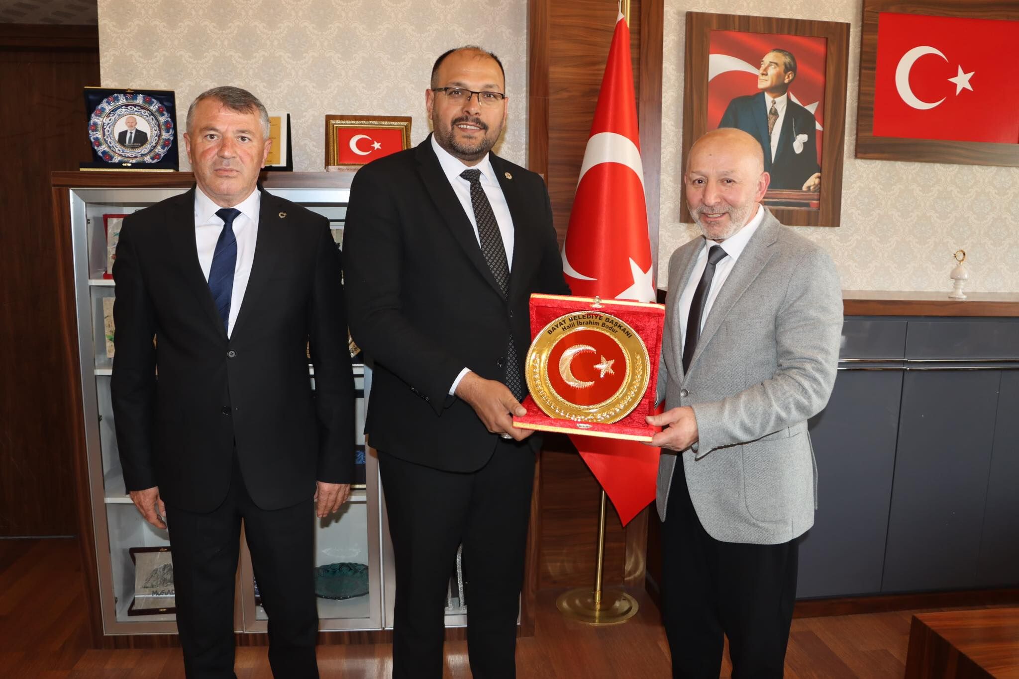 Bayat Heyeti̇nden İl Genel Mecli̇si̇ne Hayirli Olsun Zi̇yareti̇ (2)