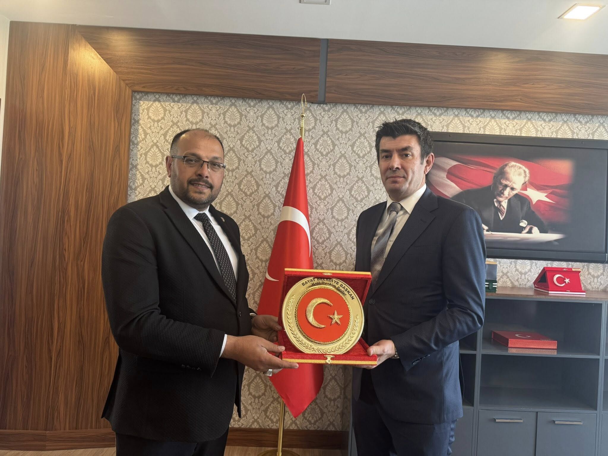 Bayat Heyeti̇nden İl Genel Mecli̇si̇ne Hayirli Olsun Zi̇yareti̇ (3)