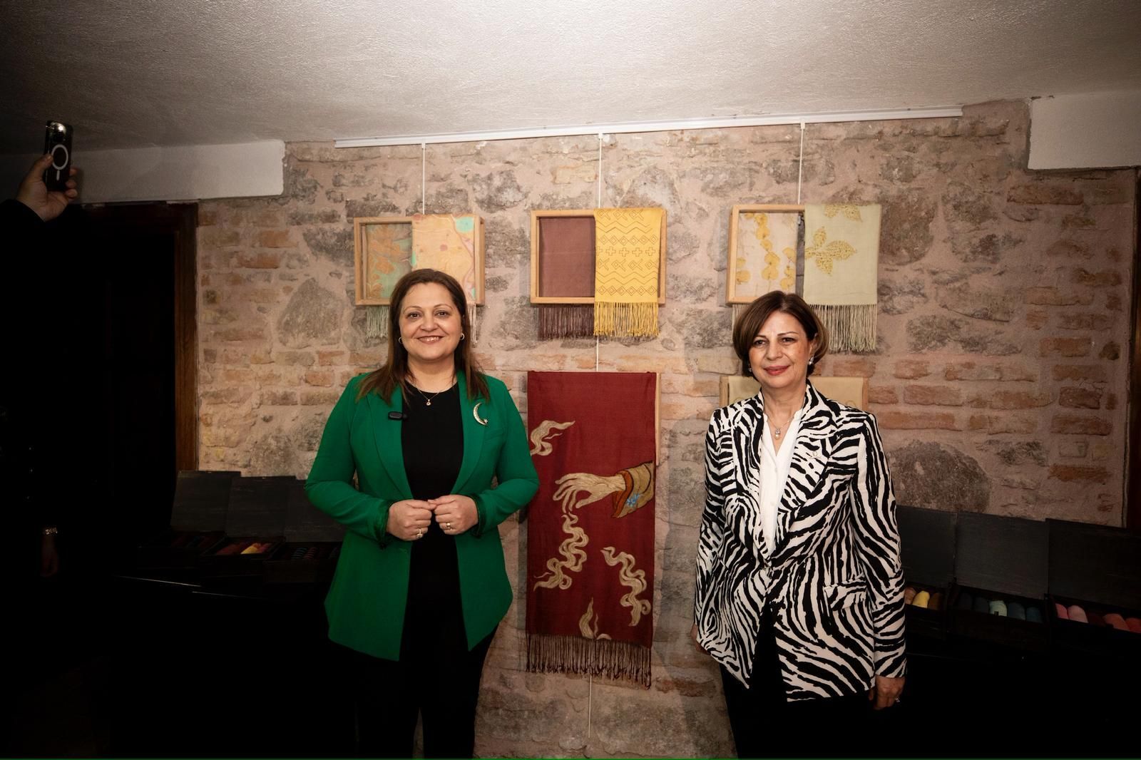 “Efsanelerle İpek” Sergi̇si̇ Afyonkarahi̇sar’da Açildi (1)