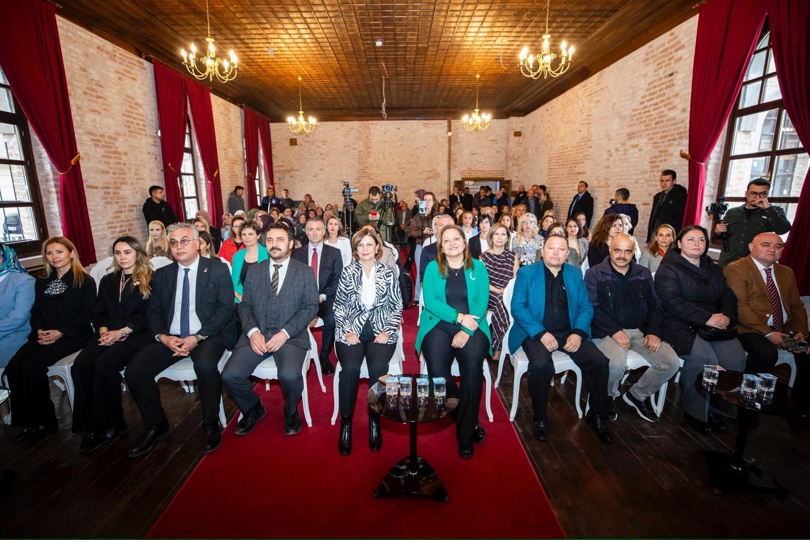 “Efsanelerle İpek” Sergi̇si̇ Afyonkarahi̇sar’da Açildi (3)