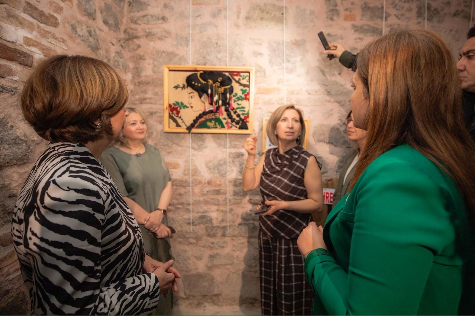 “Efsanelerle İpek” Sergi̇si̇ Afyonkarahi̇sar’da Açildi (6)