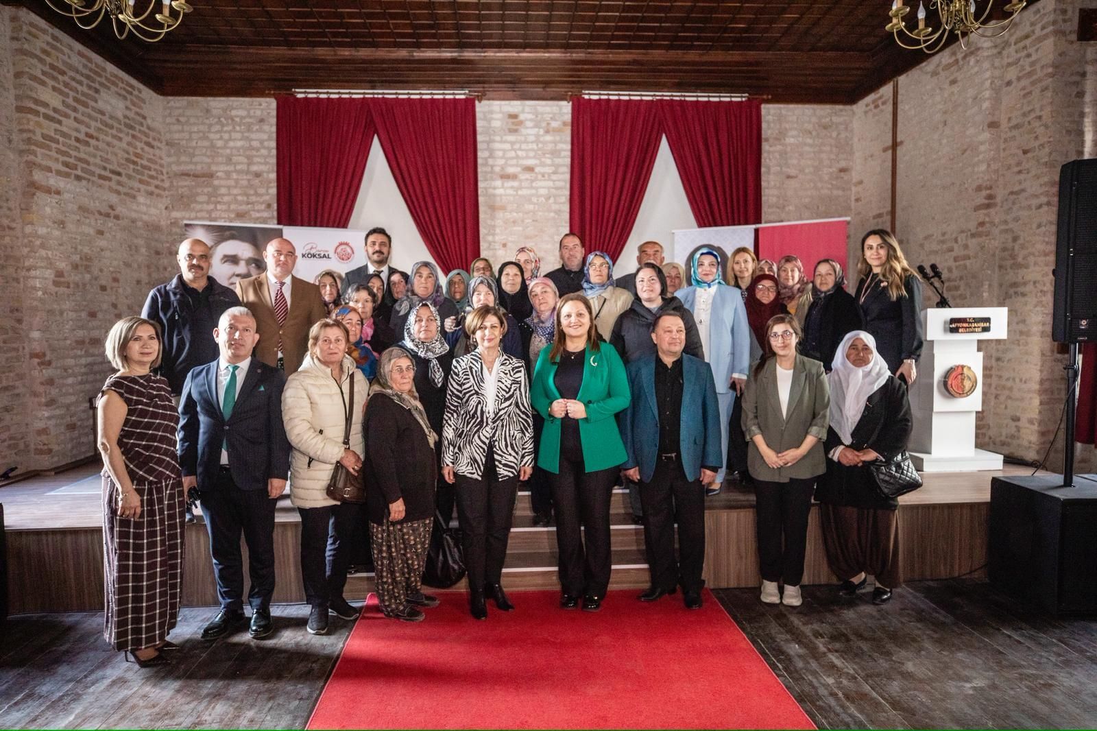 “Efsanelerle İpek” Sergi̇si̇ Afyonkarahi̇sar’da Açildi (7)