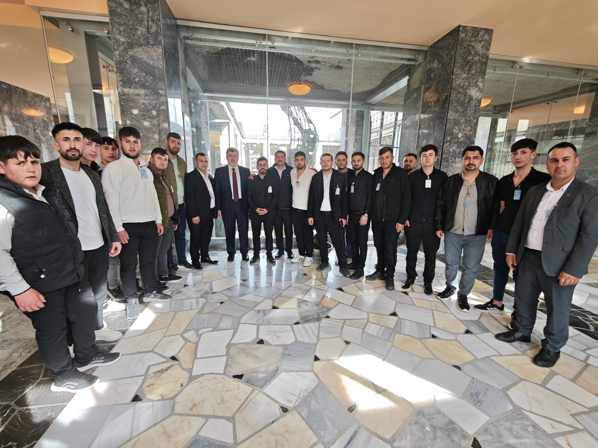 H E1 Uf Mja8 A E W Zf Q