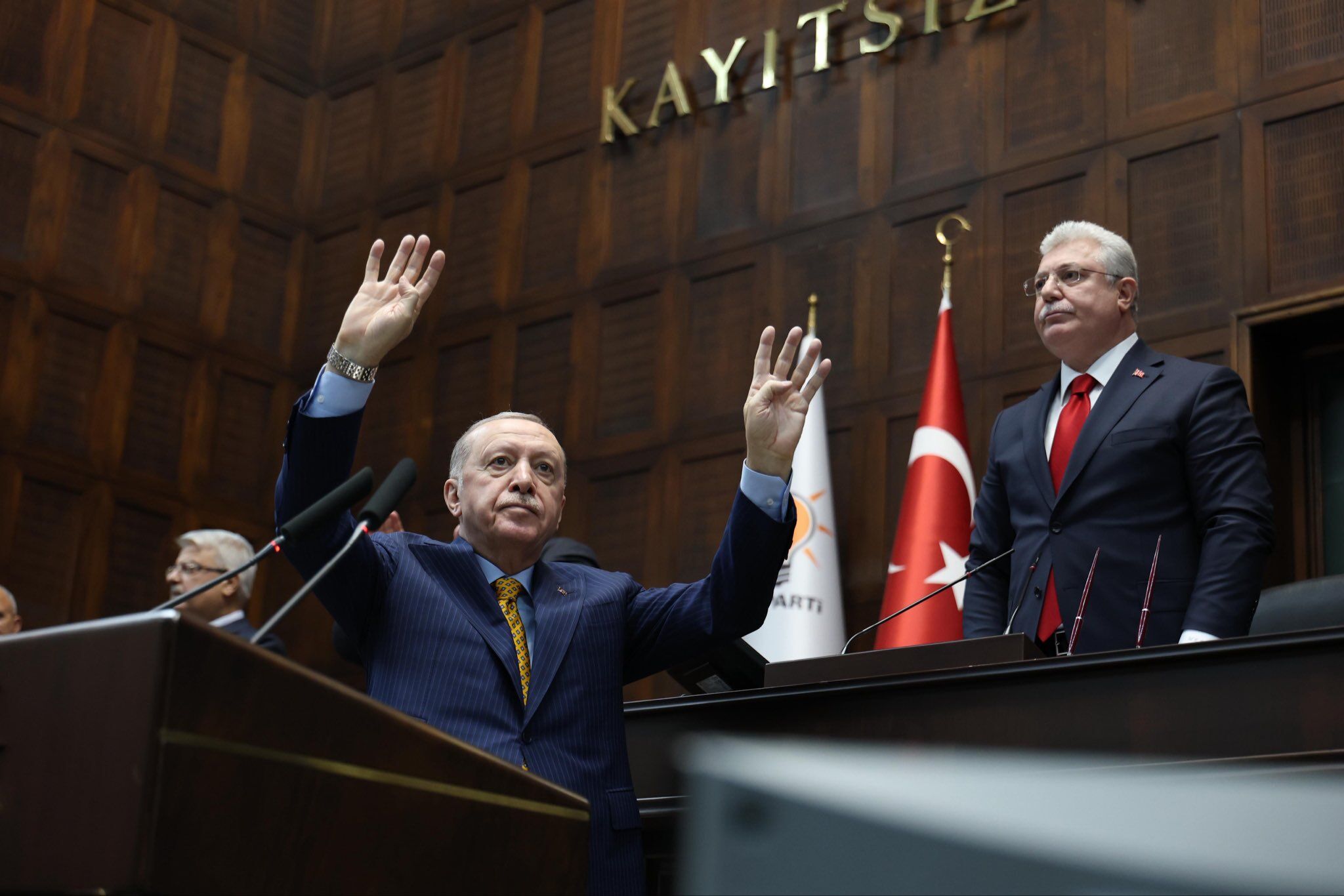 H F8 T A0P W Y A A7Zra