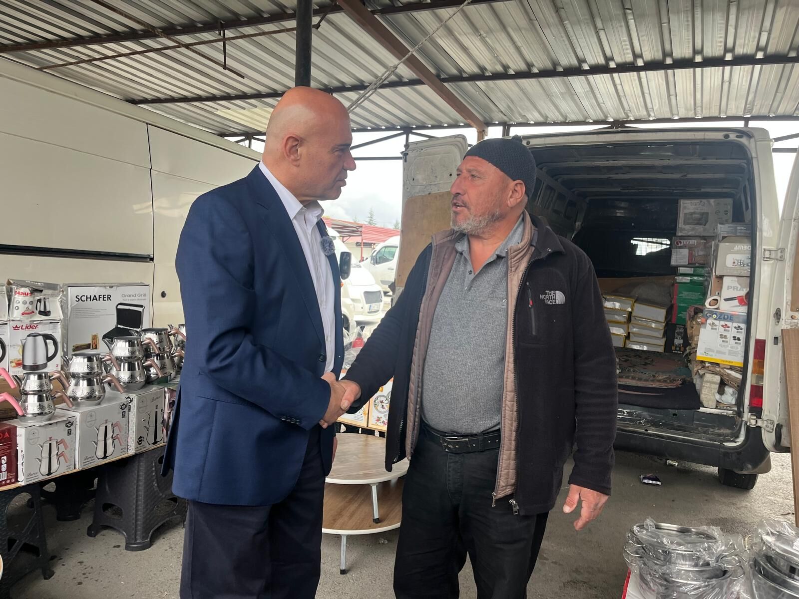 İyi̇ Parti̇li̇ Çömez Ve Olgun’a Pazarda Beklenmedi̇k Tepki̇ “Si̇zi̇ İlk Defa Görüyorum”3