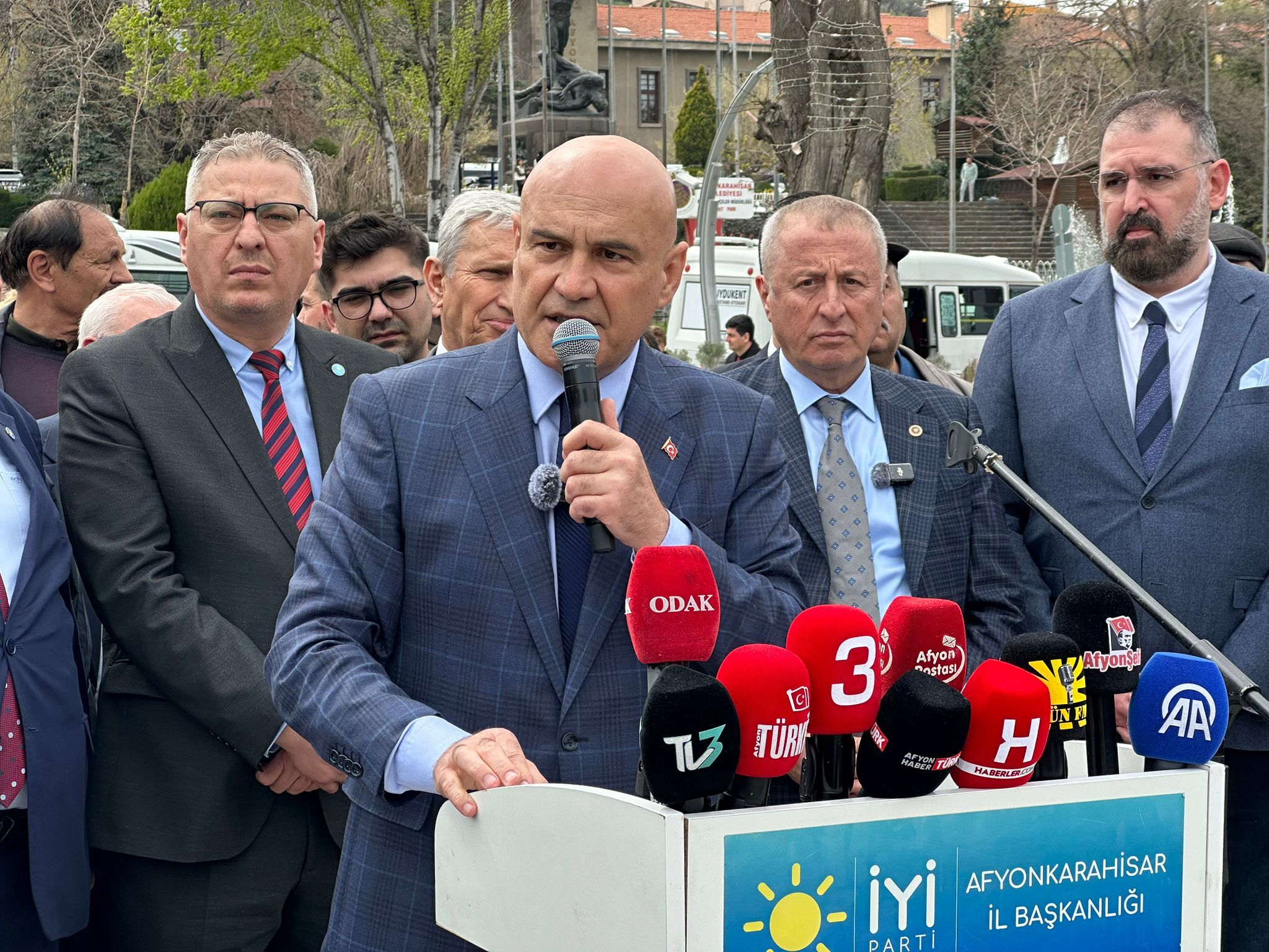 İyi̇ Parti̇li̇ Çömez’den Afyonkarahi̇sar’da Sert Ekonomi̇ Ve Yöneti̇m Eleşti̇ri̇si̇2