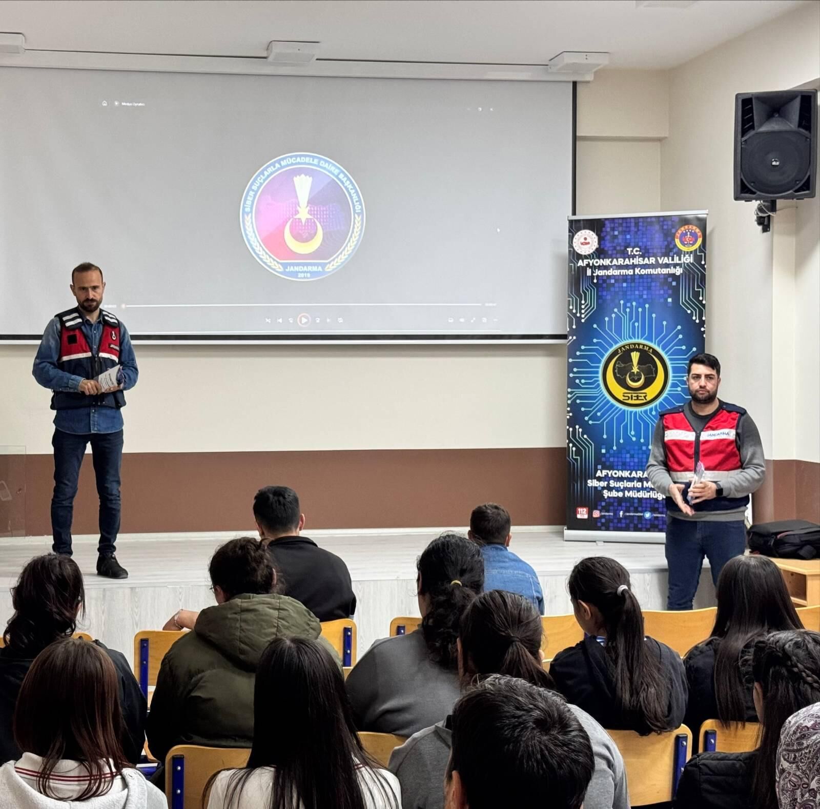 Jandarmadan Si̇ber Farkindalik Eği̇ti̇mi̇