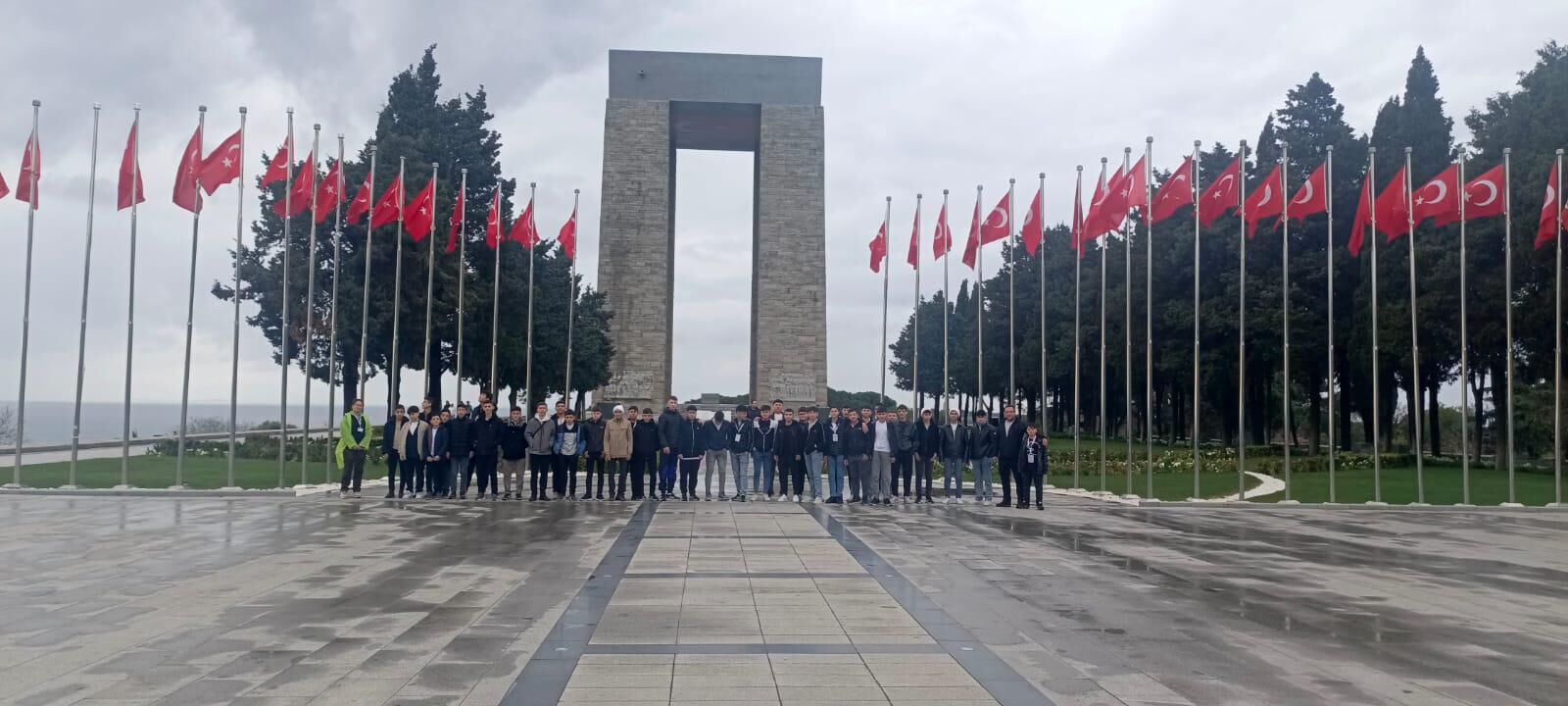 Madeni̇ Sanatkarlar Odasi’ndan Anlamli Gezi̇ Gençlere Tari̇h Ve Mi̇lli̇ Şuur Aşilandi (9)