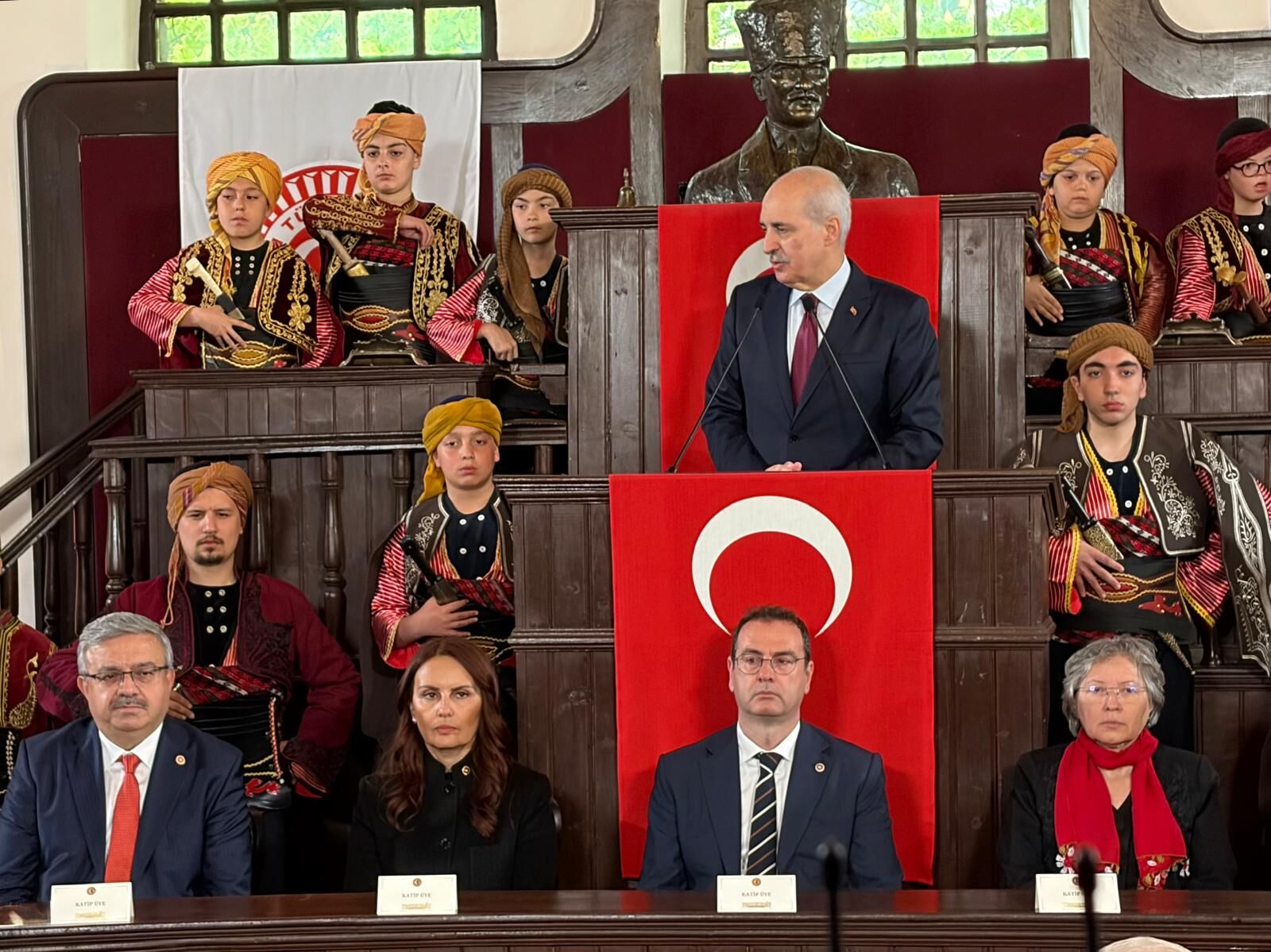 Mi̇lletveki̇li̇ Yurdunuseven Anitkabi̇r Ve Mecli̇s Programlarina Katildi!3