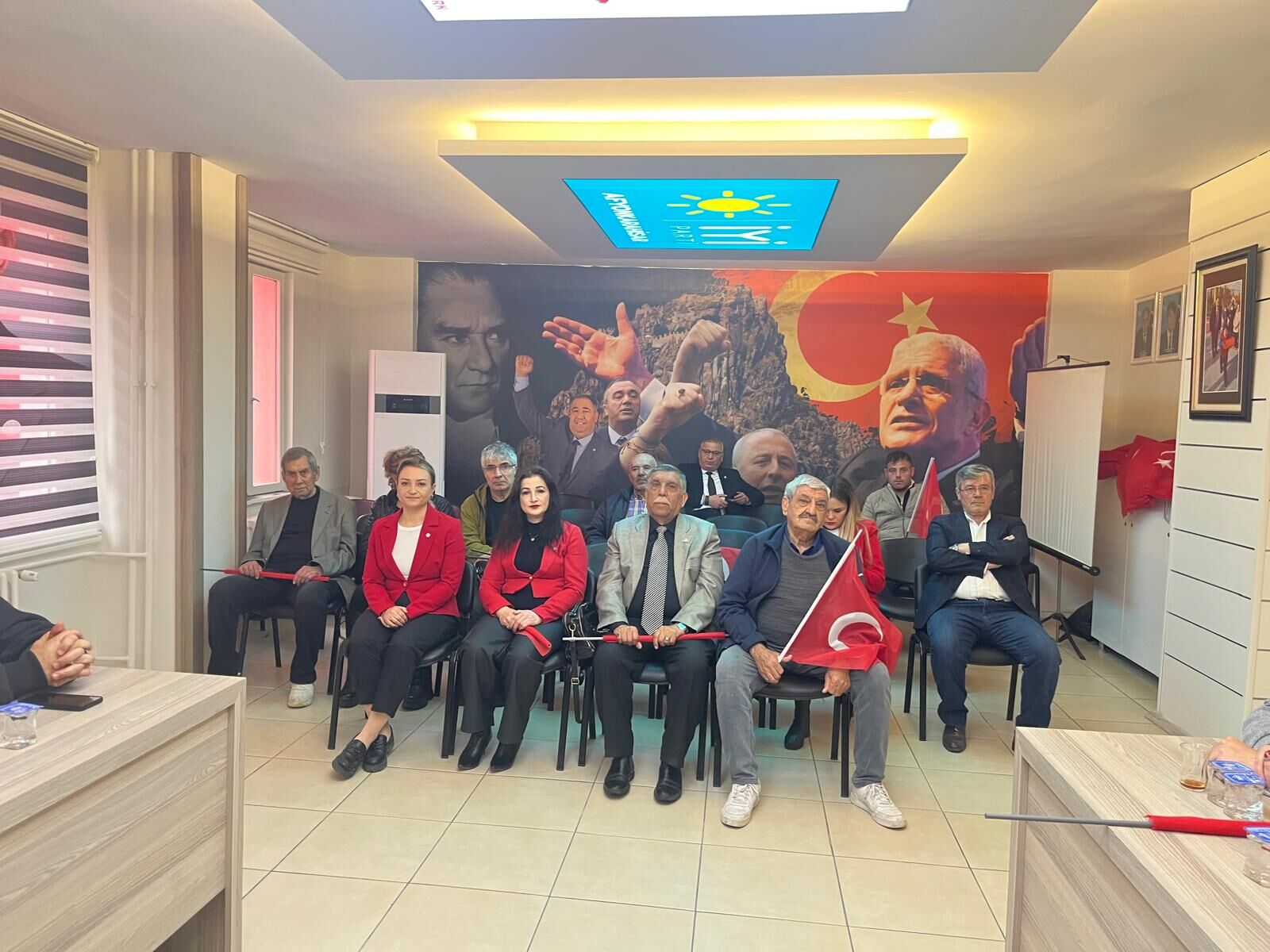 Misirlioğlu’ndan Gündem Değerlendi̇rmes ‘Bi̇r Dokunuyoruz, Bi̇n Ah İşi̇ti̇yoruz2-1